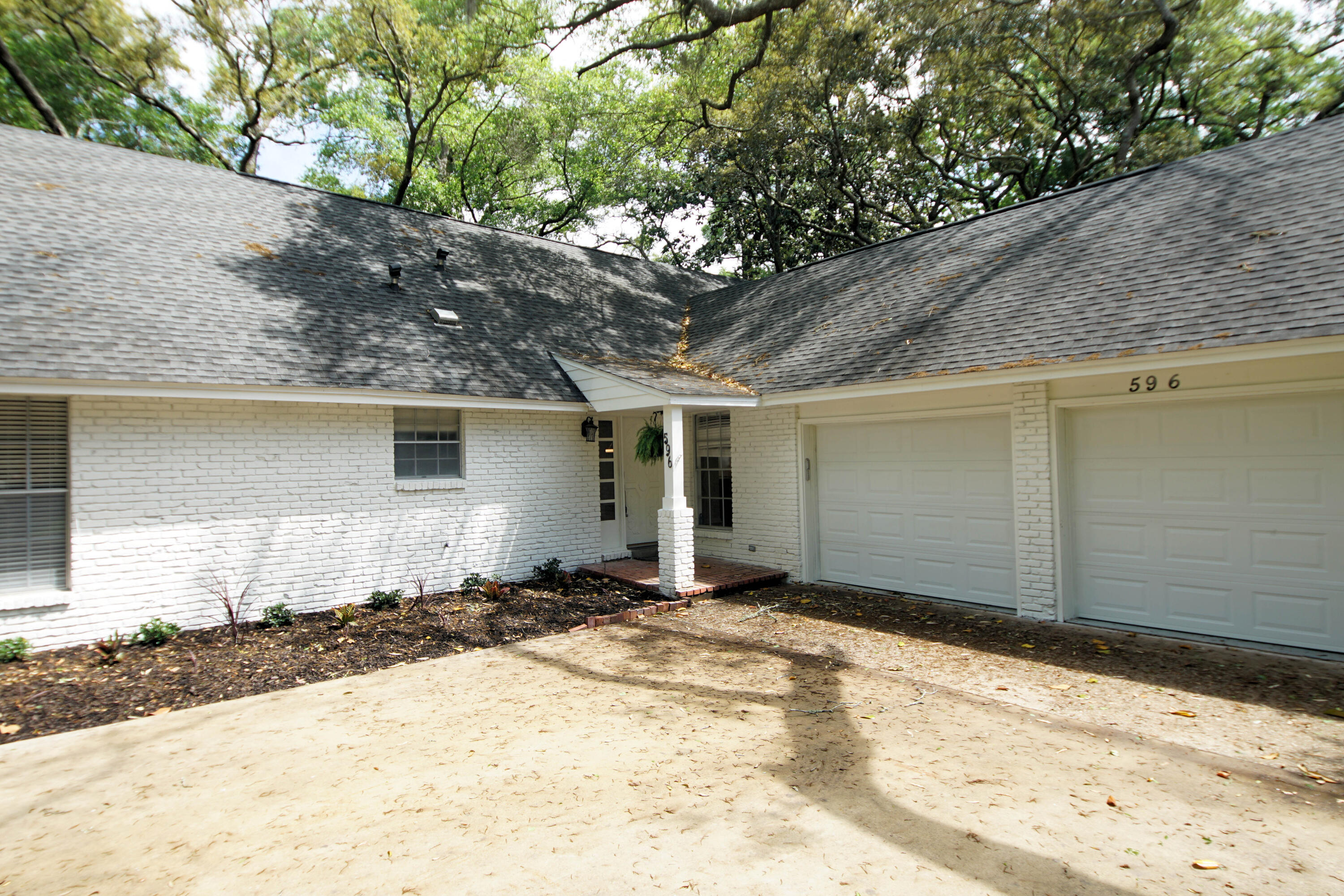 COUNTRY CLUB ESTATES - Residential Lease
