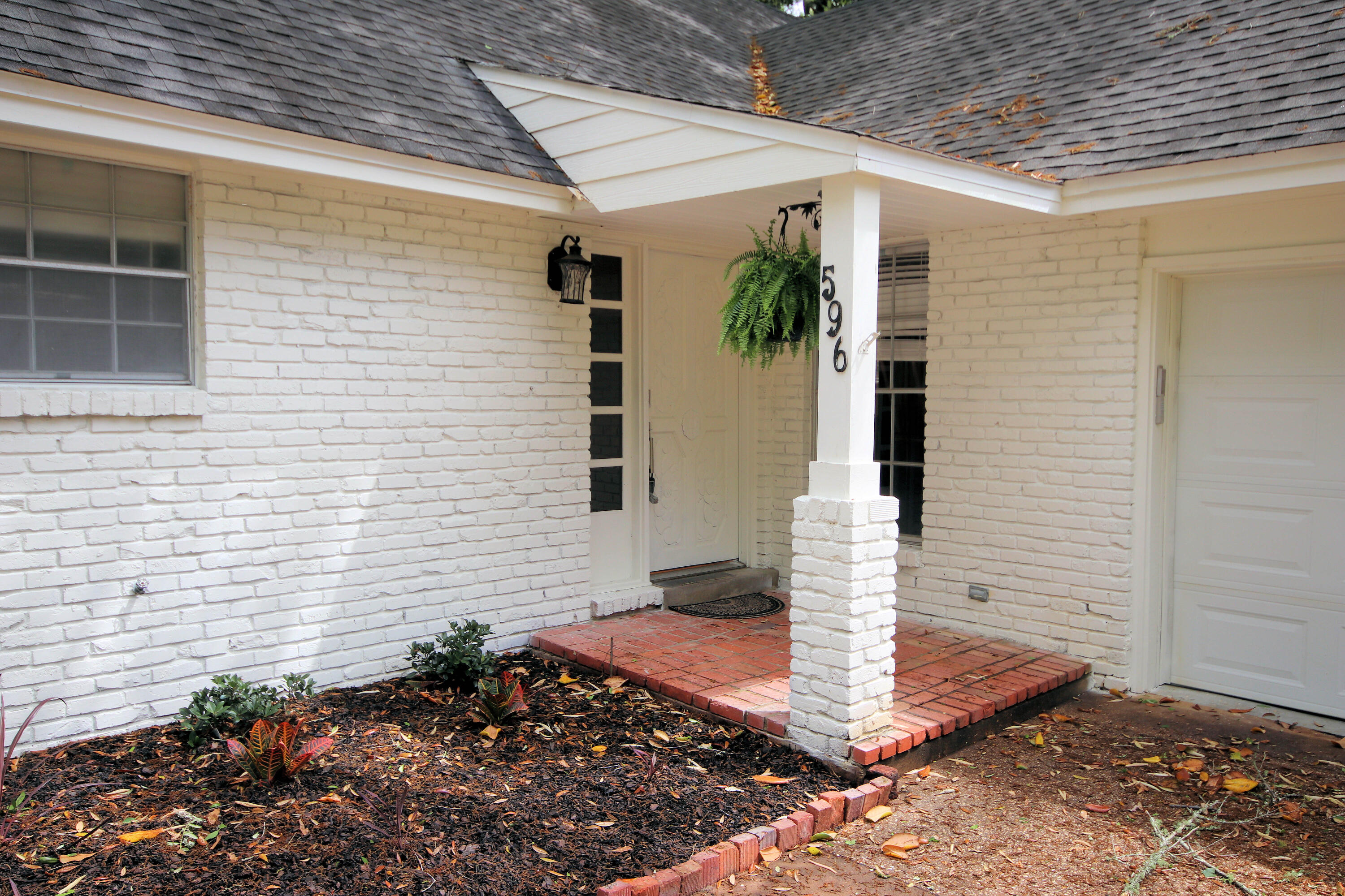 COUNTRY CLUB ESTATES - Residential Lease