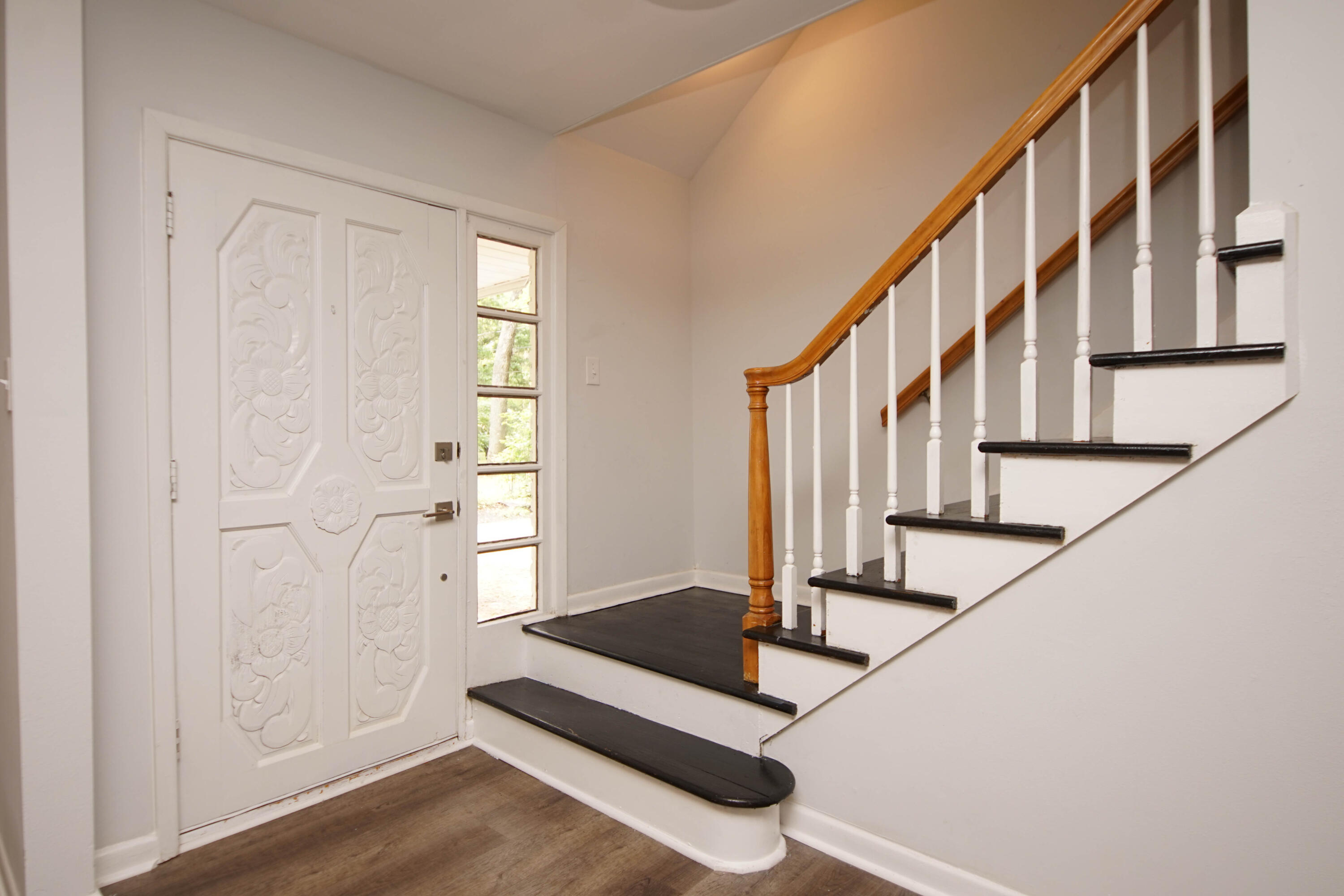 COUNTRY CLUB ESTATES - Residential Lease