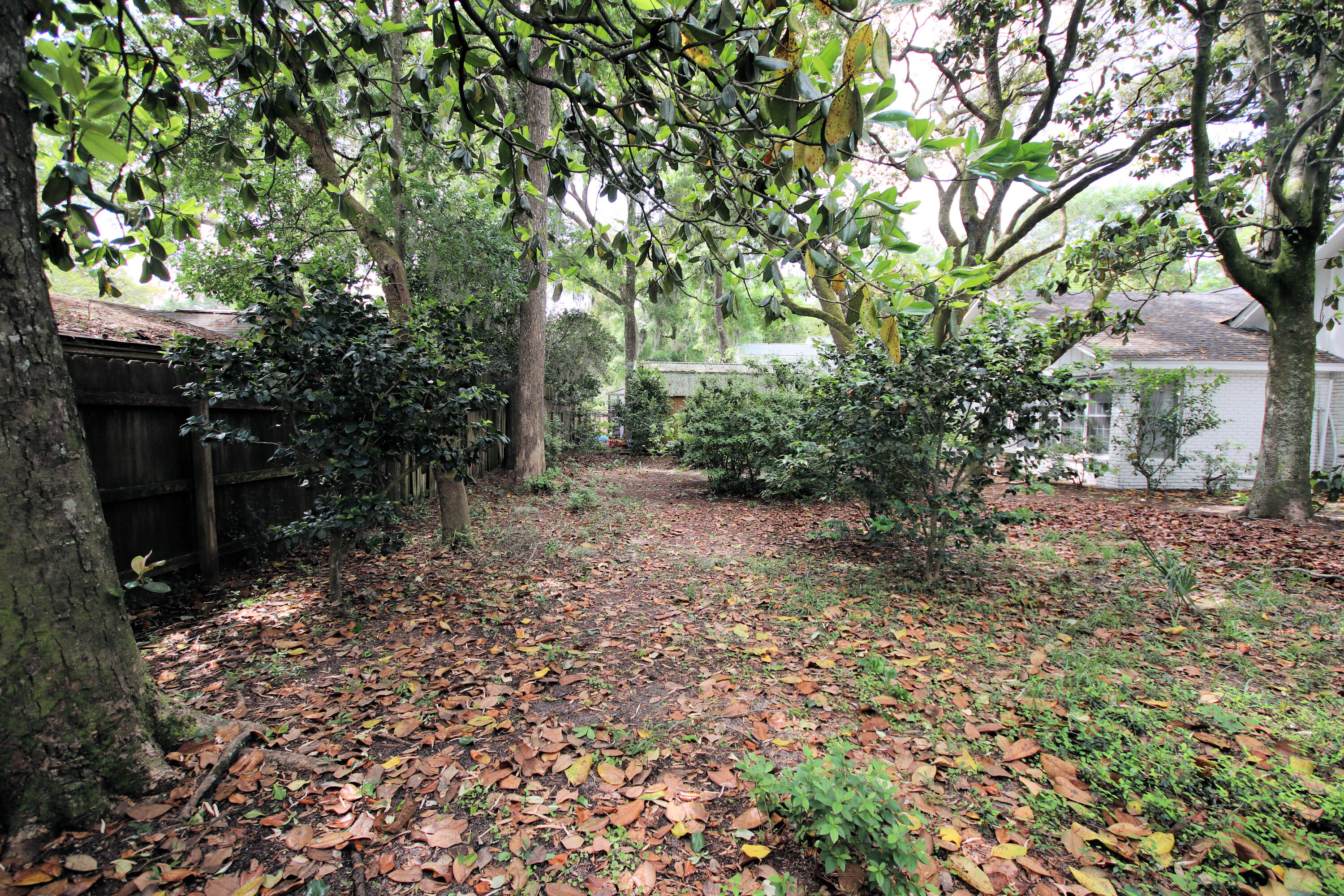 COUNTRY CLUB ESTATES - Residential Lease