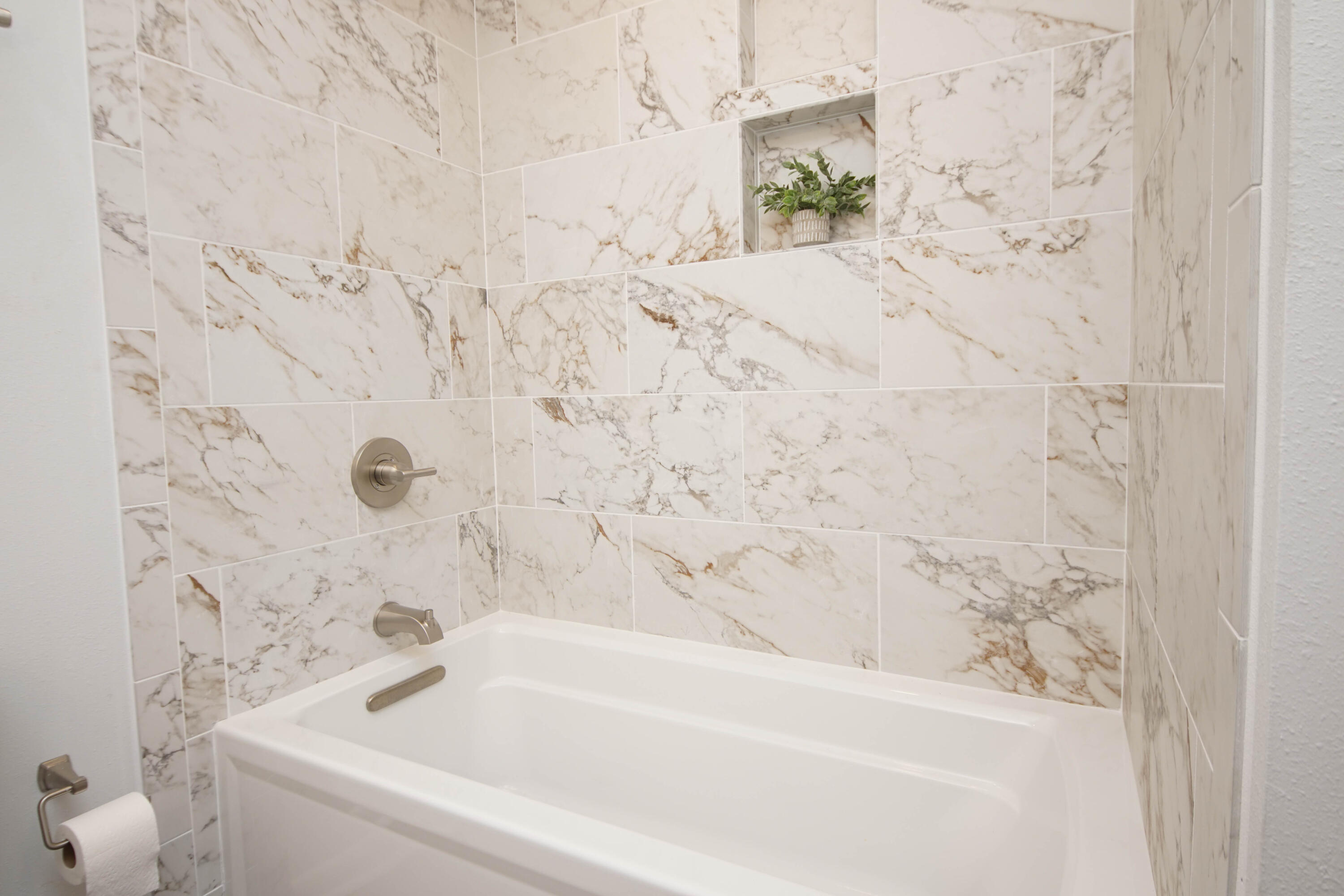 COUNTRY CLUB ESTATES - Residential Lease