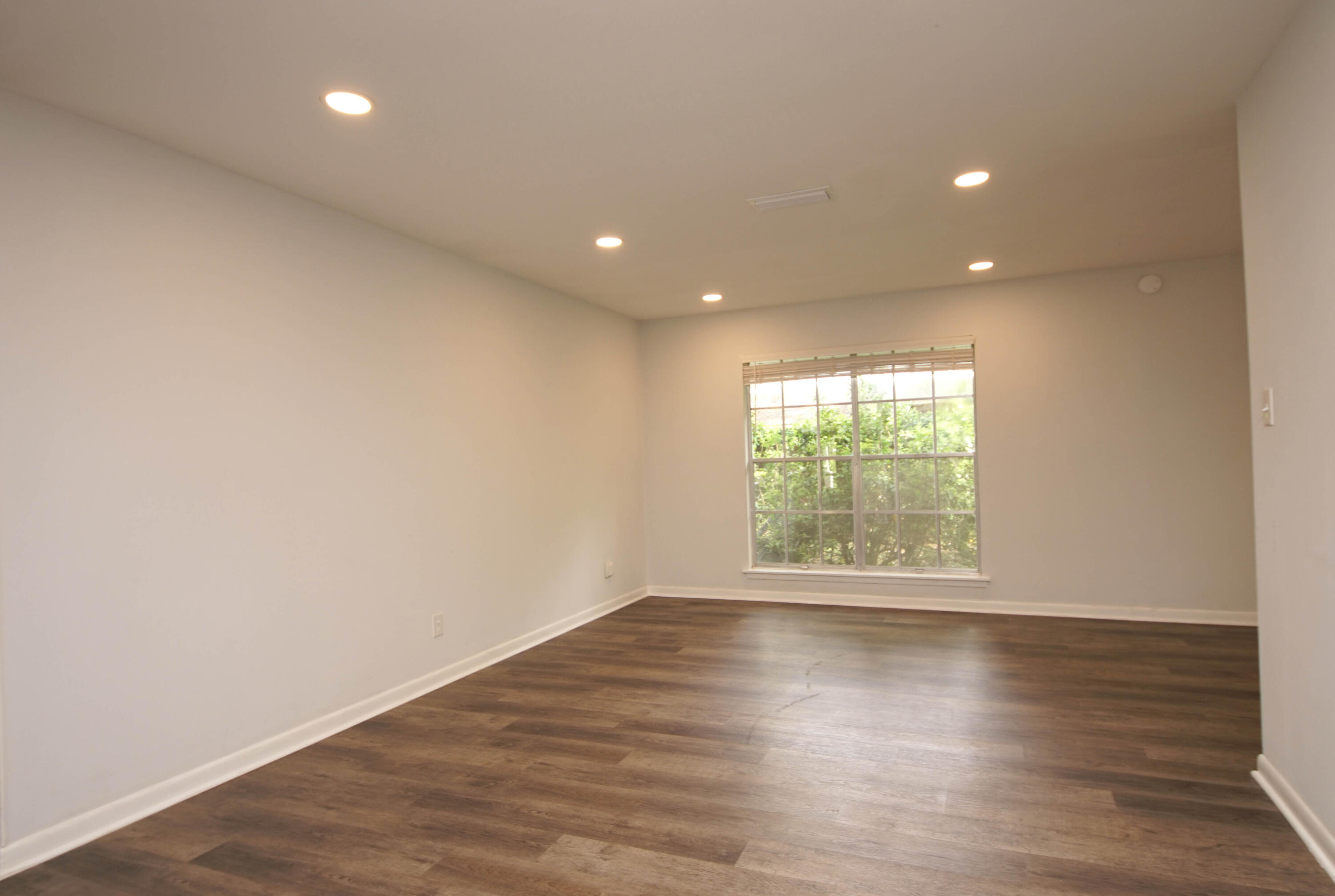 COUNTRY CLUB ESTATES - Residential Lease