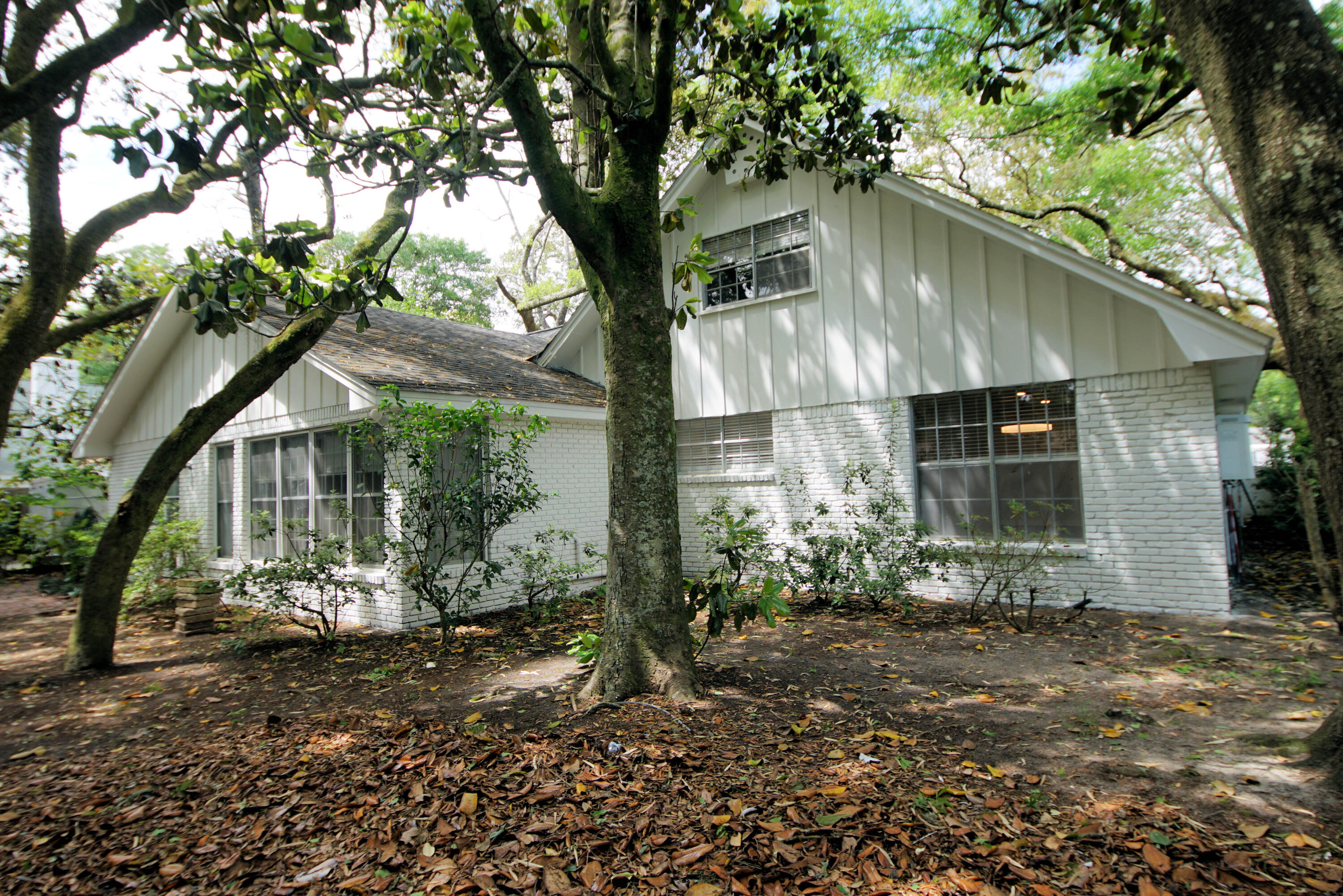 COUNTRY CLUB ESTATES - Residential Lease