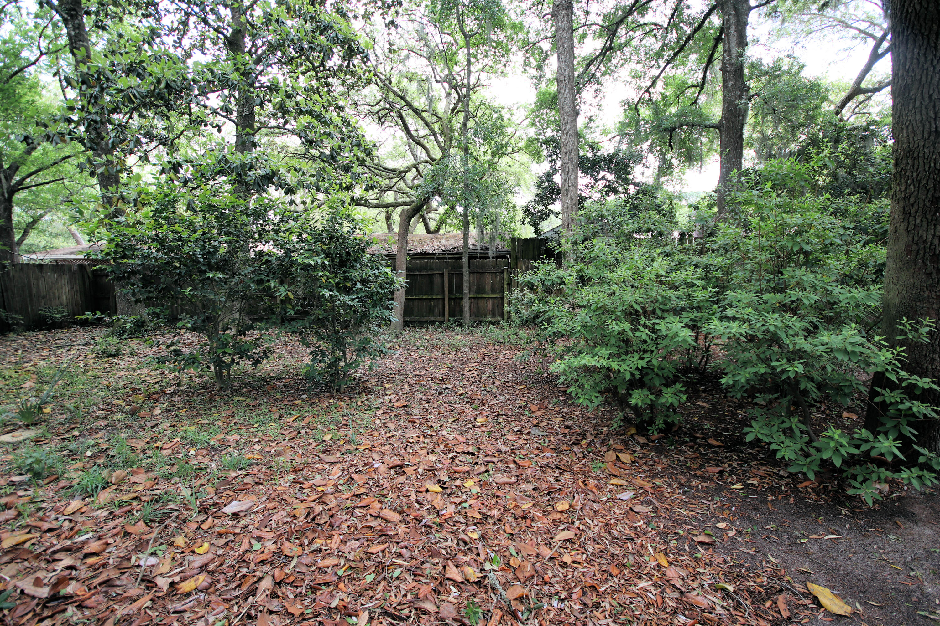 COUNTRY CLUB ESTATES - Residential Lease