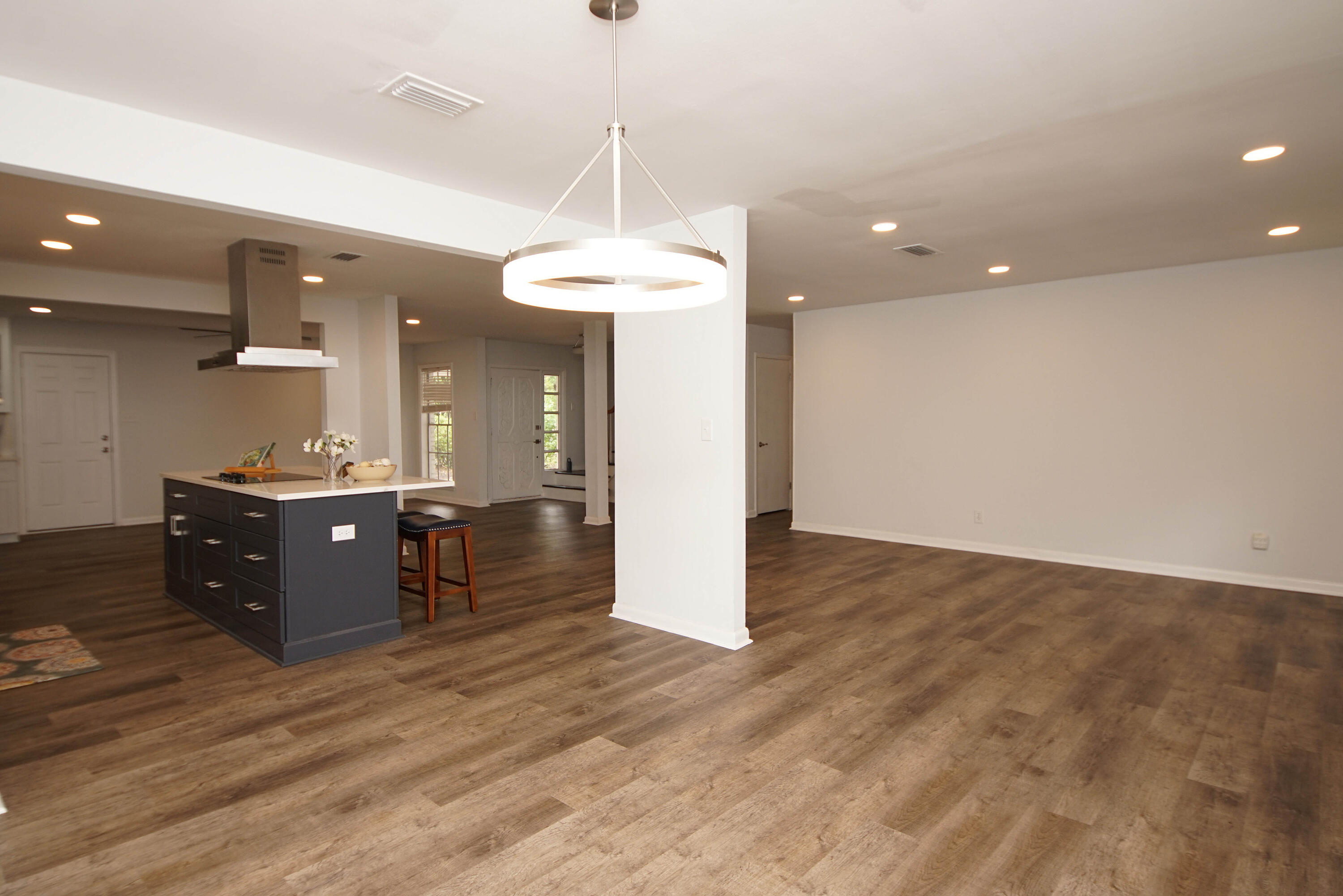 COUNTRY CLUB ESTATES - Residential Lease
