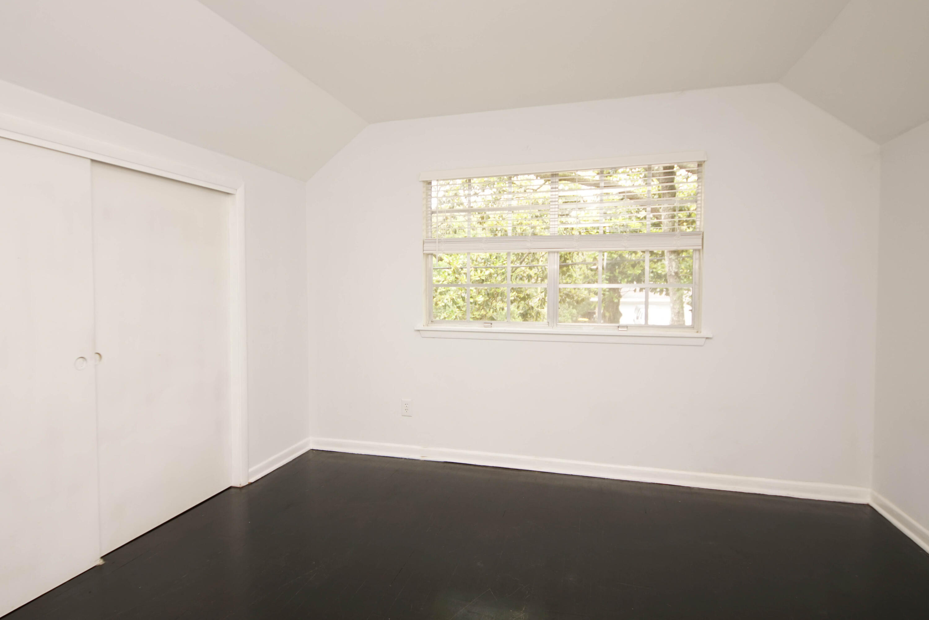 COUNTRY CLUB ESTATES - Residential Lease