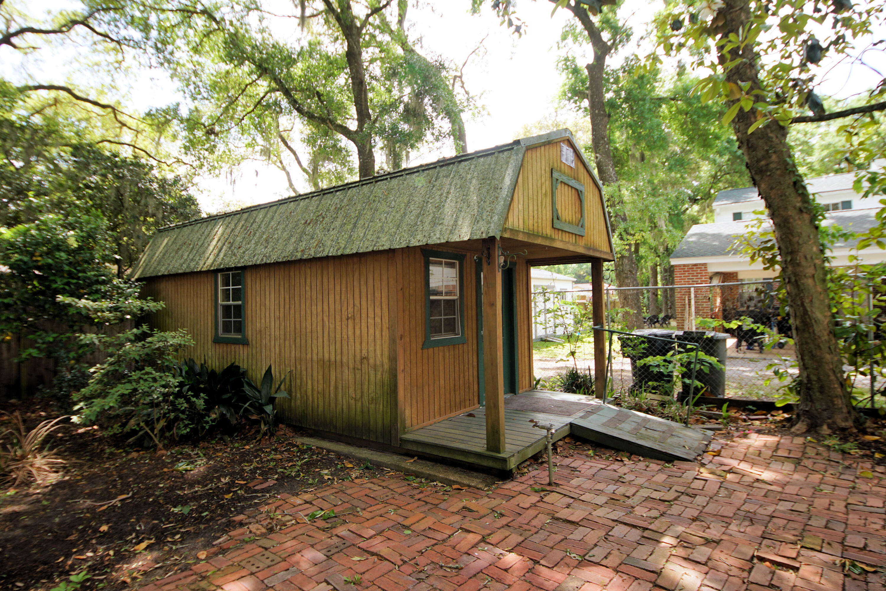 COUNTRY CLUB ESTATES - Residential Lease