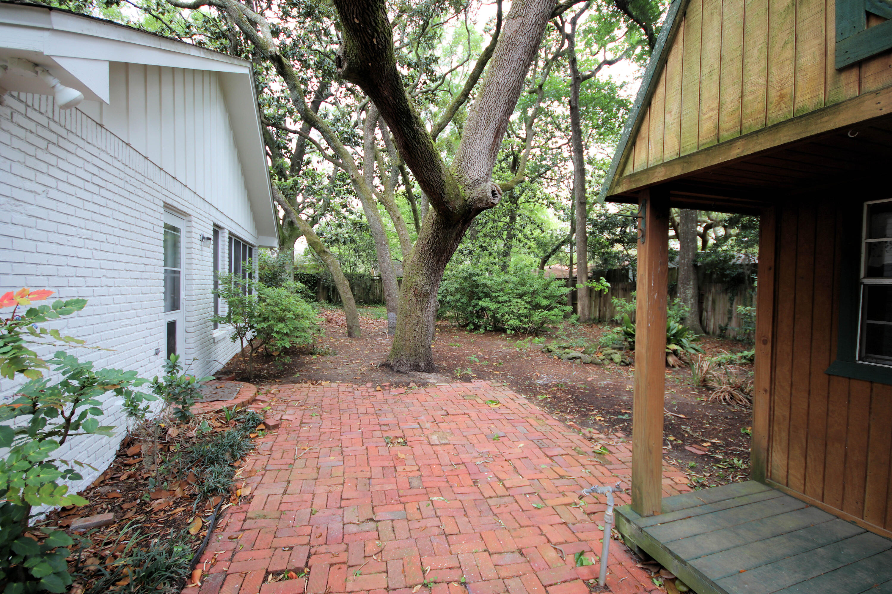 COUNTRY CLUB ESTATES - Residential Lease