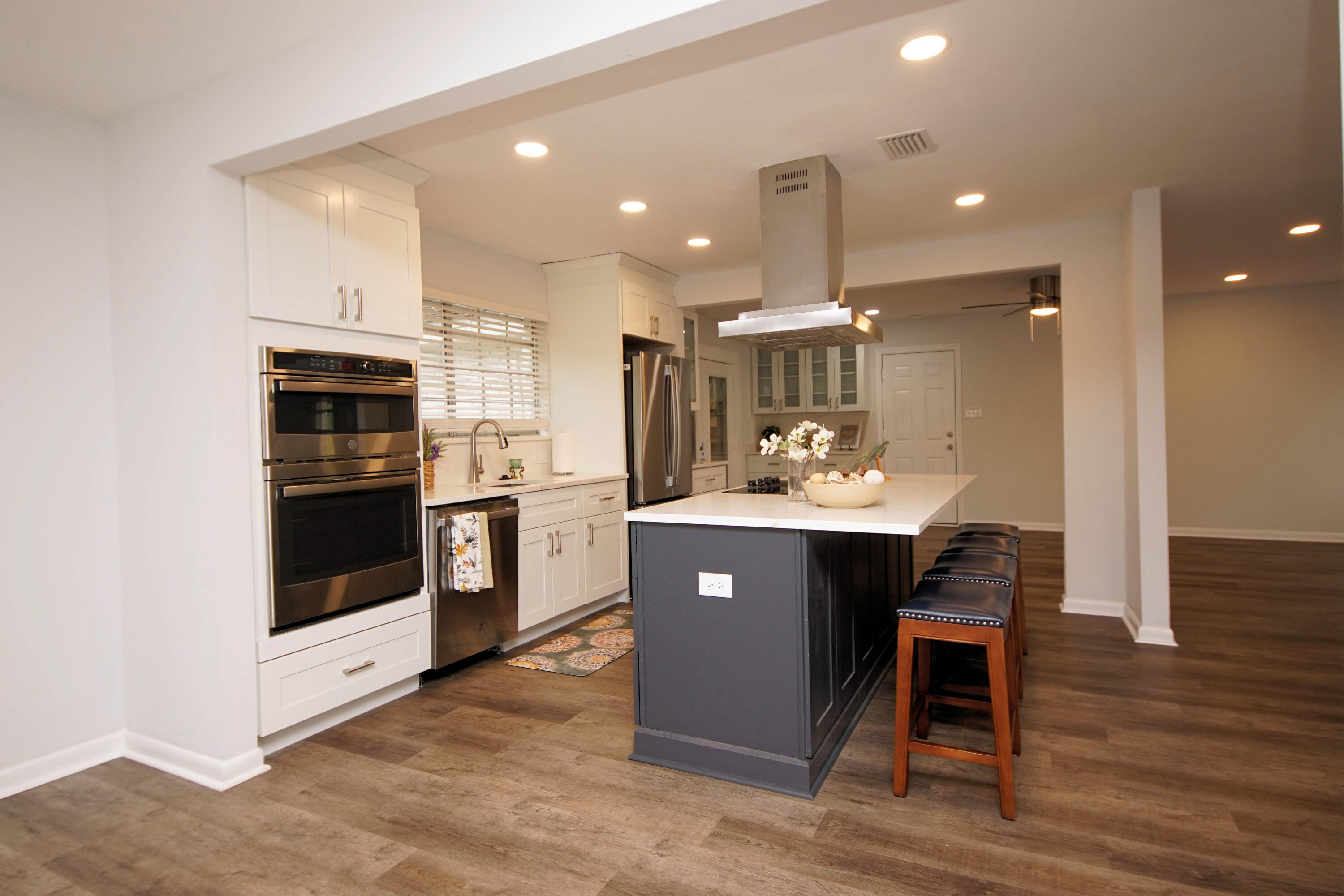 COUNTRY CLUB ESTATES - Residential Lease