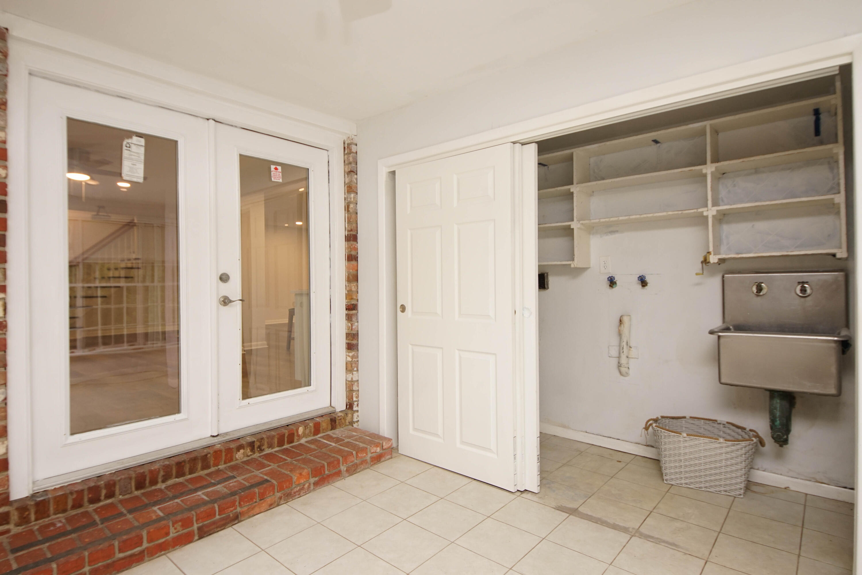COUNTRY CLUB ESTATES - Residential Lease