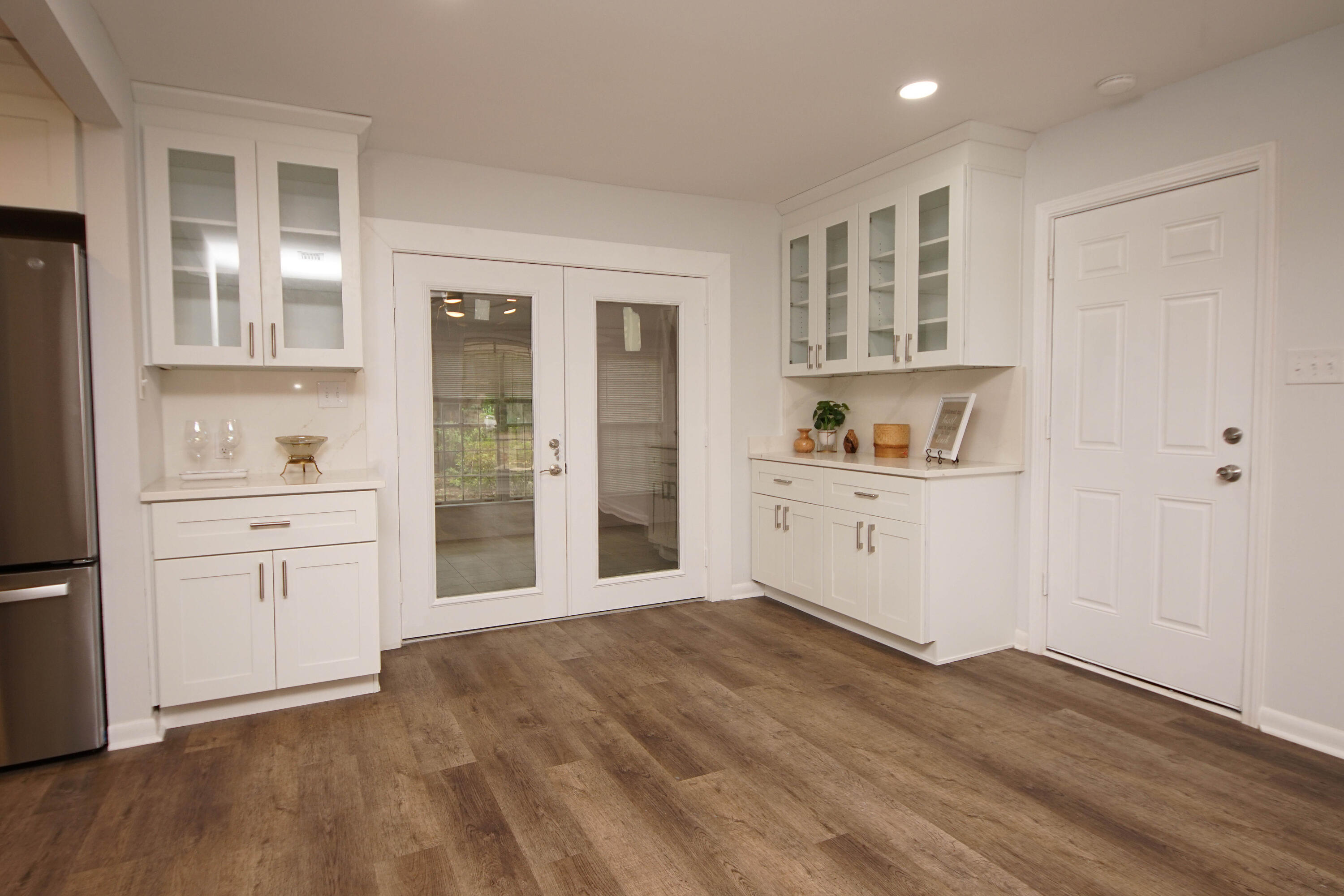 COUNTRY CLUB ESTATES - Residential Lease