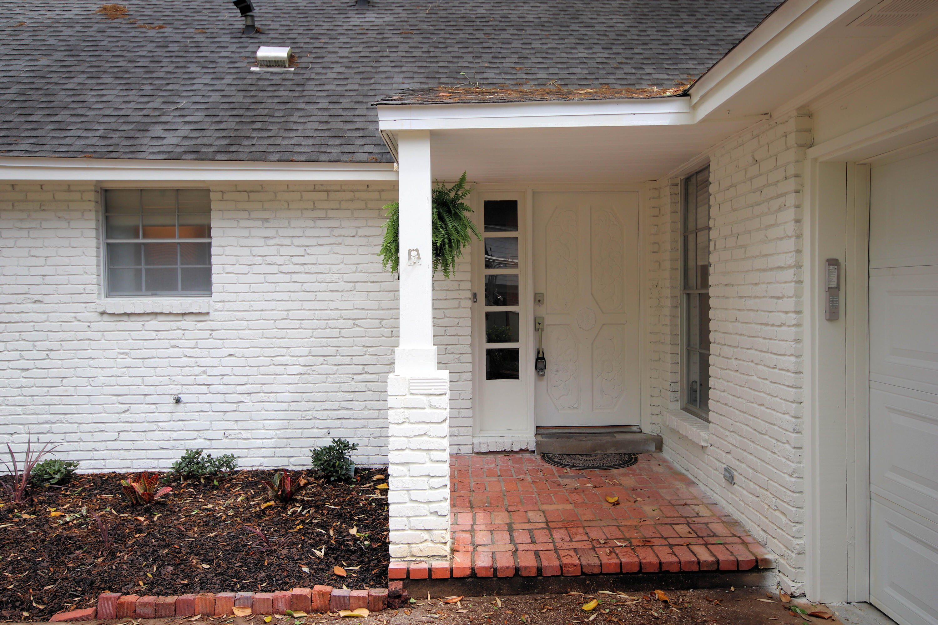 COUNTRY CLUB ESTATES - Residential Lease
