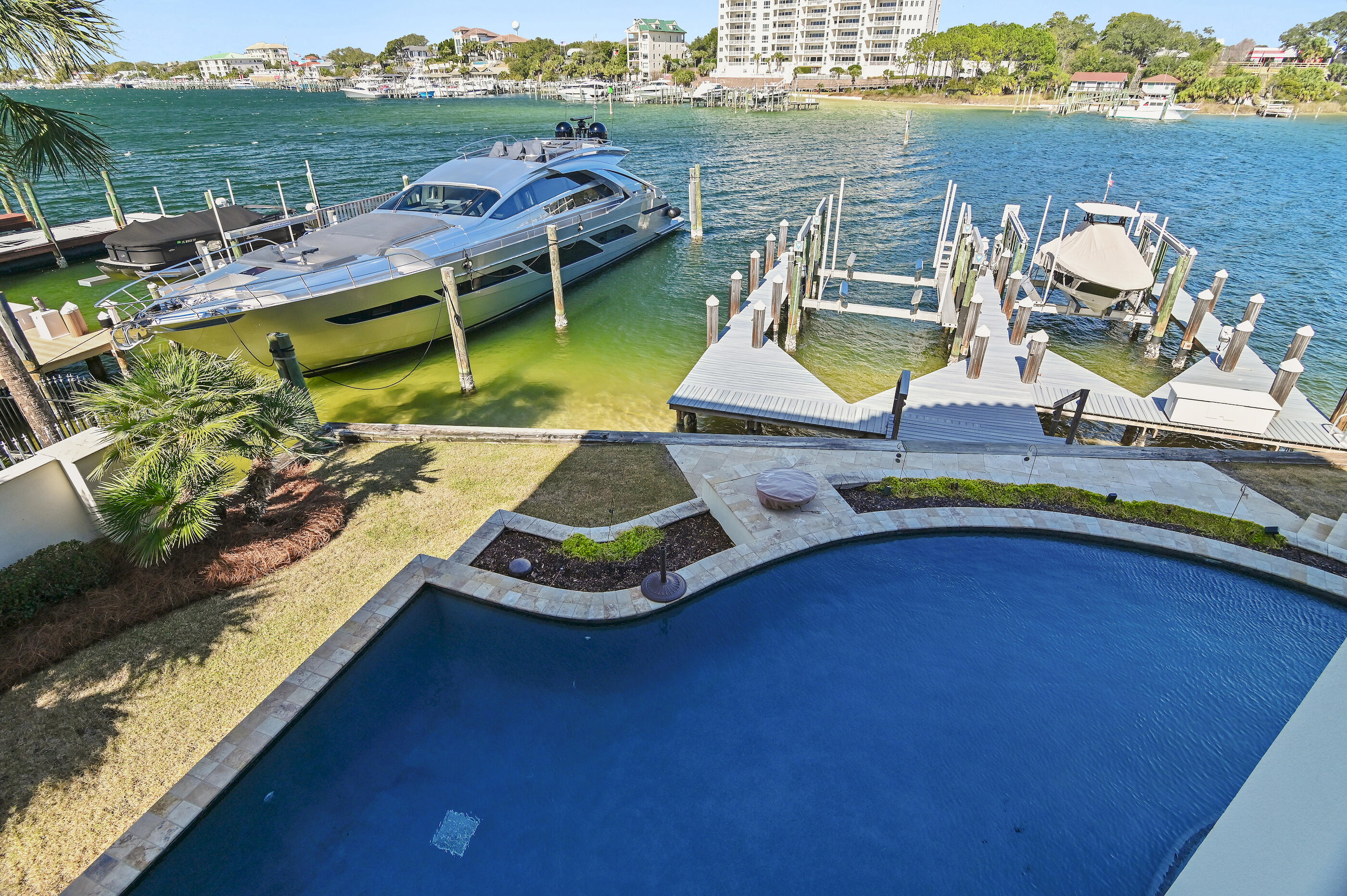 HOLIDAY ISLE - Residential