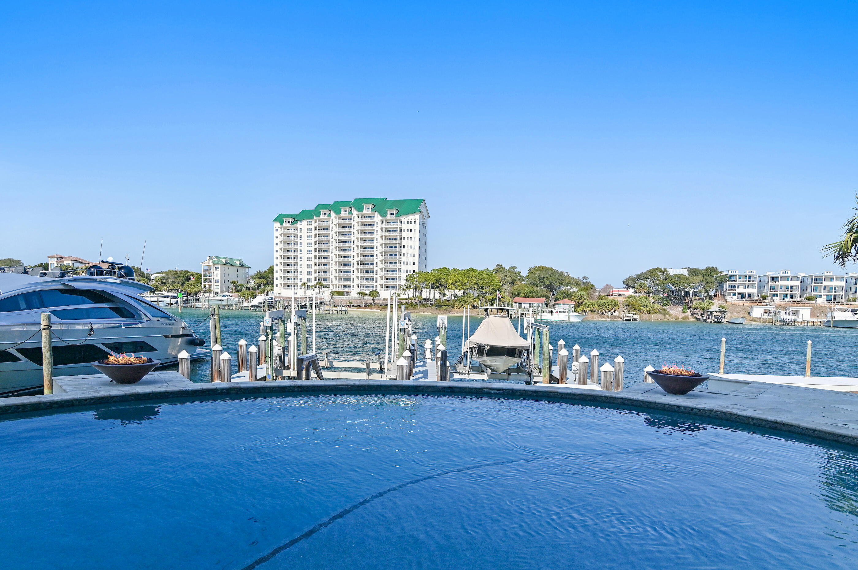 HOLIDAY ISLE - Residential