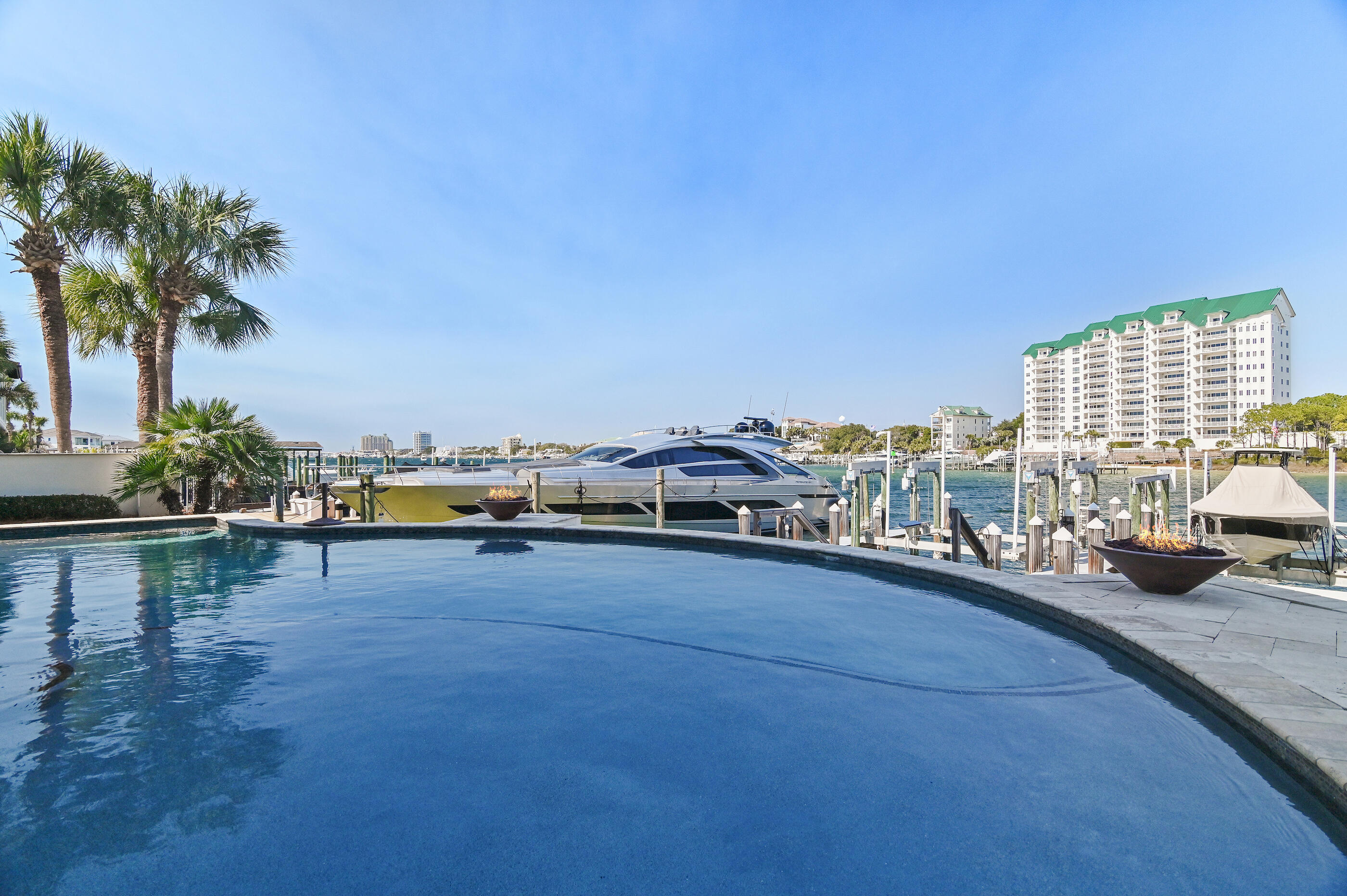 HOLIDAY ISLE - Residential