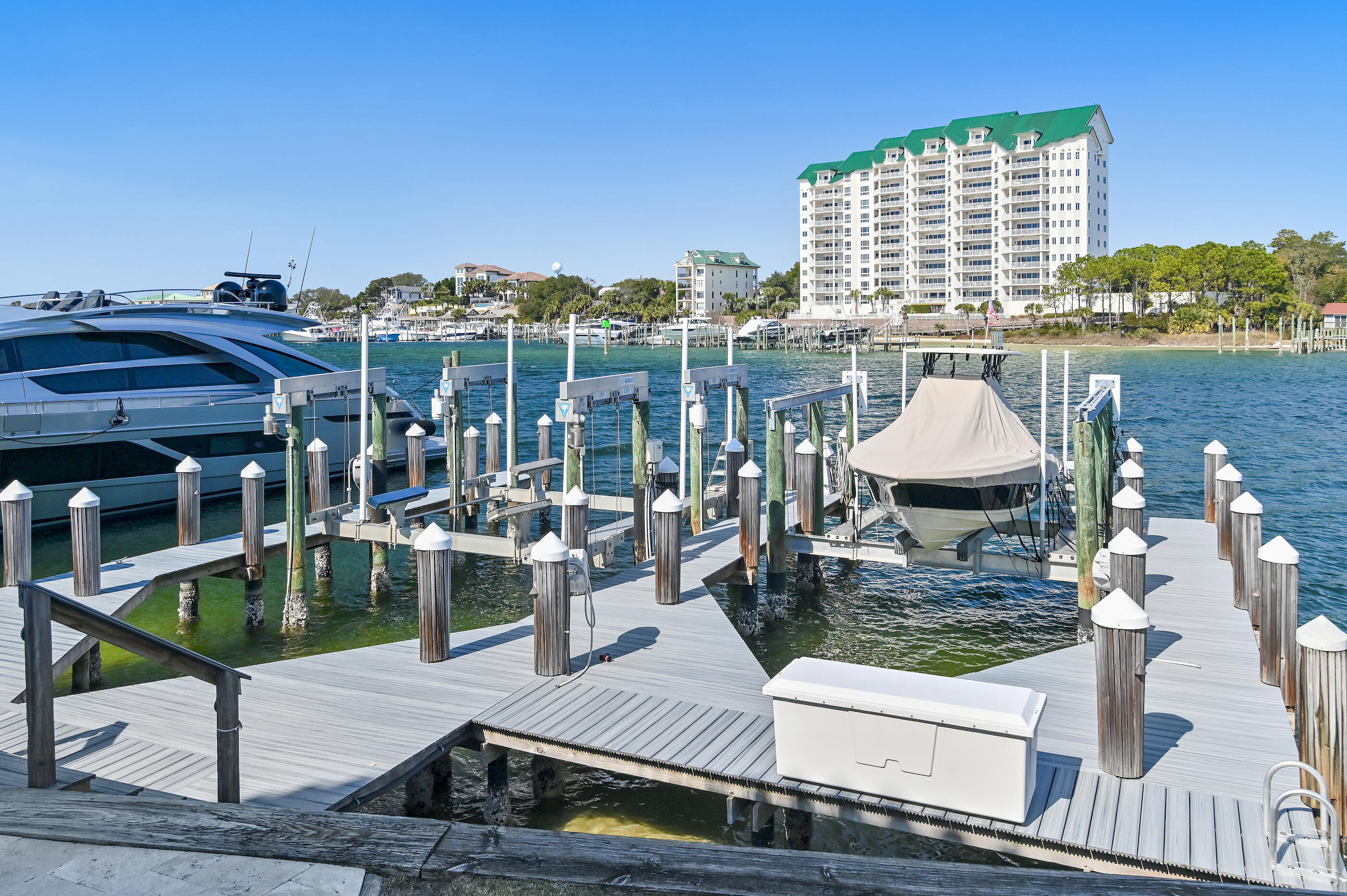 HOLIDAY ISLE - Residential