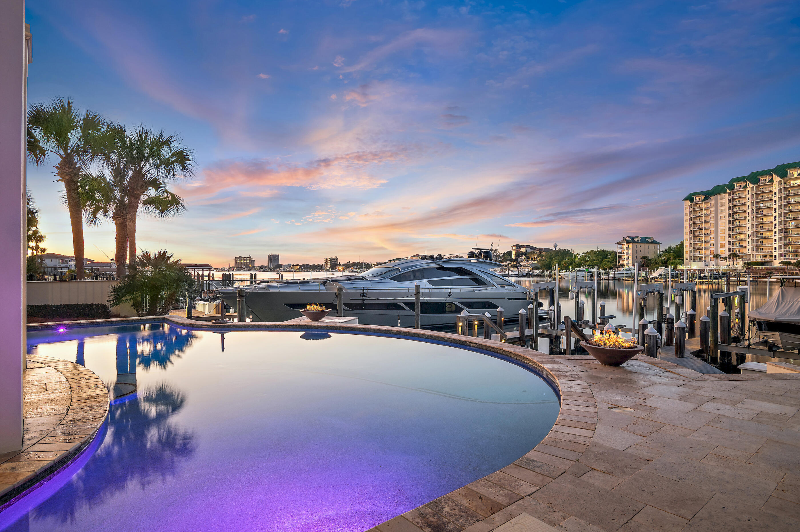 HOLIDAY ISLE - Residential