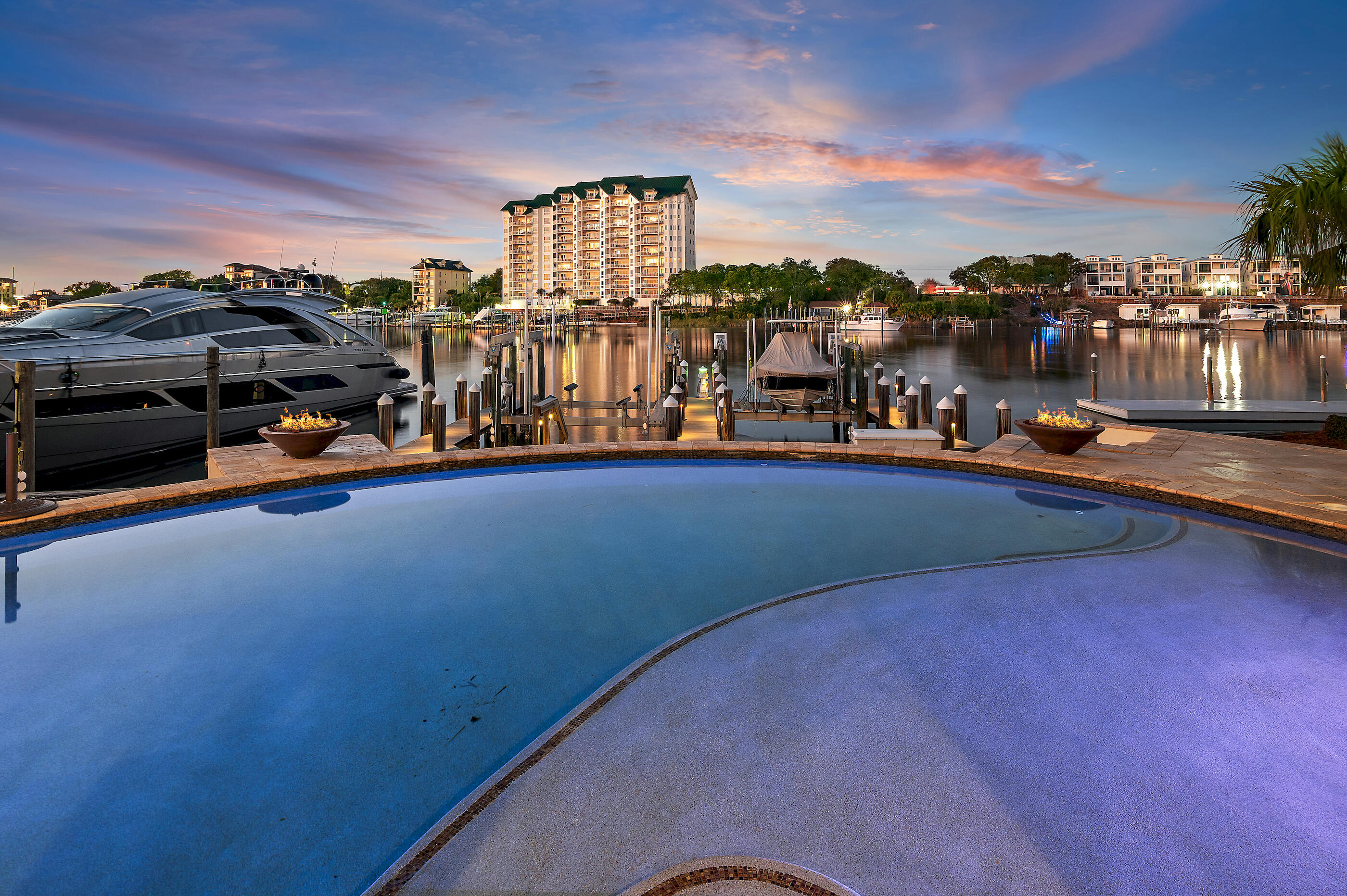 HOLIDAY ISLE - Residential