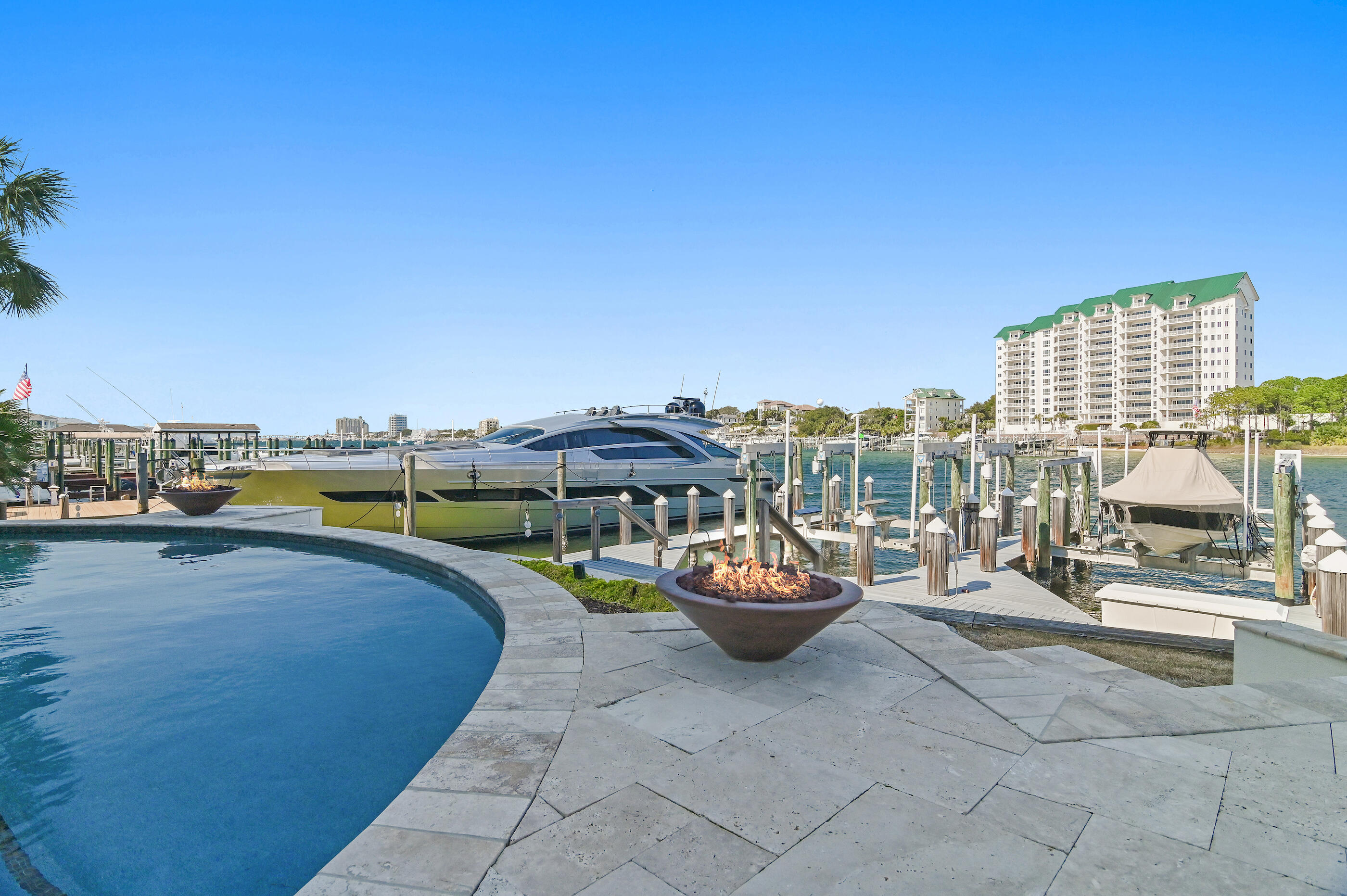 HOLIDAY ISLE - Residential