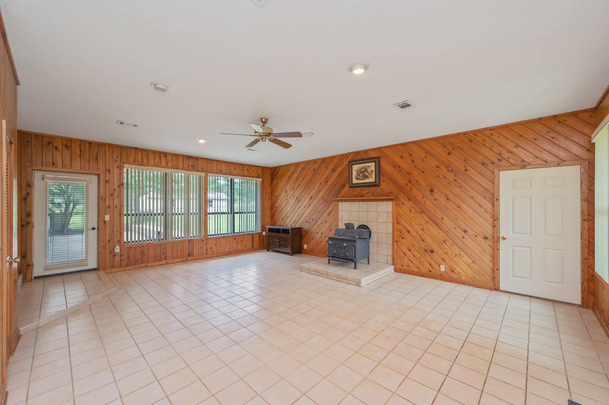 METES & BOUNDS - Residential Lease