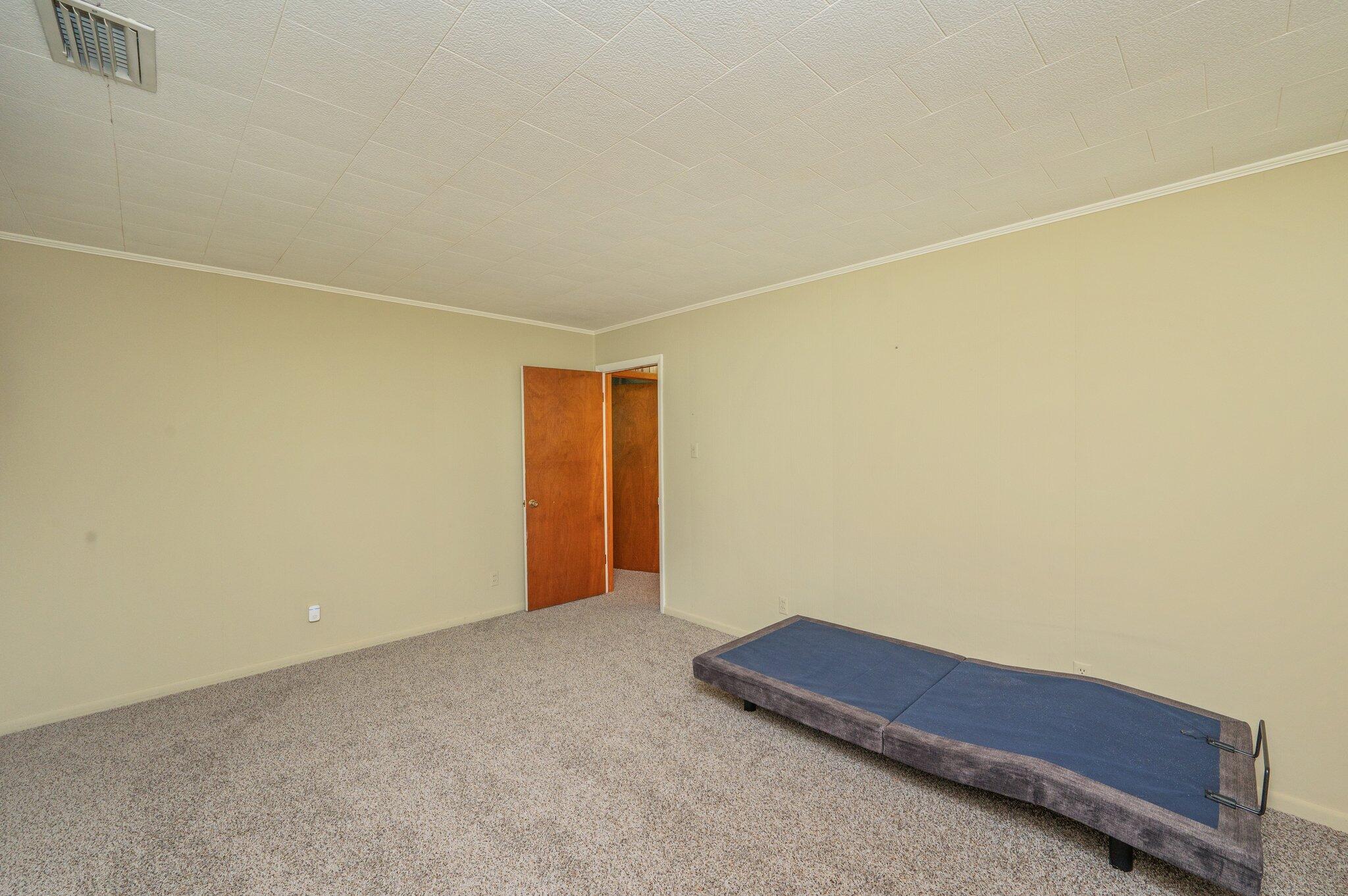 METES & BOUNDS - Residential Lease