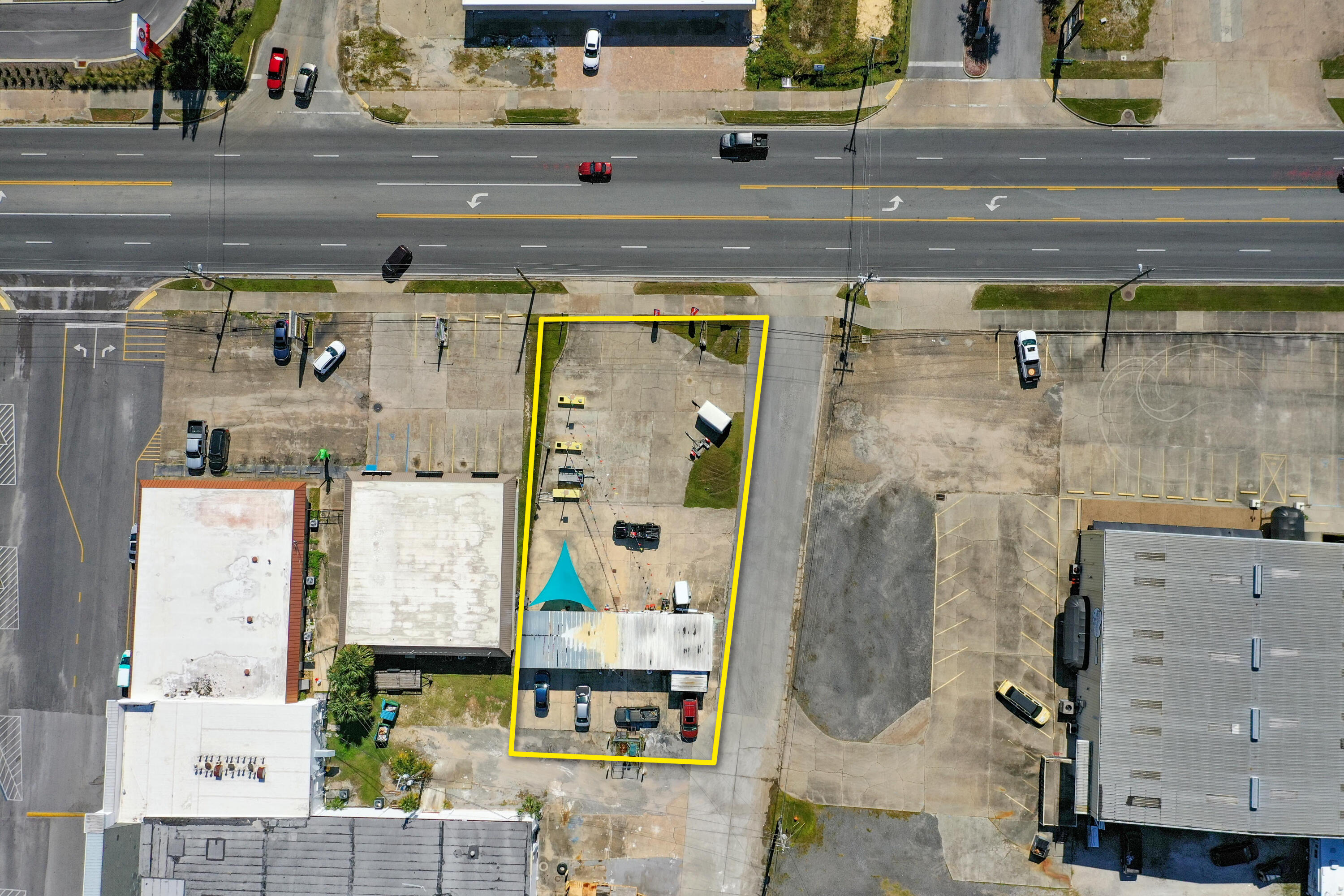 Main image without alt text