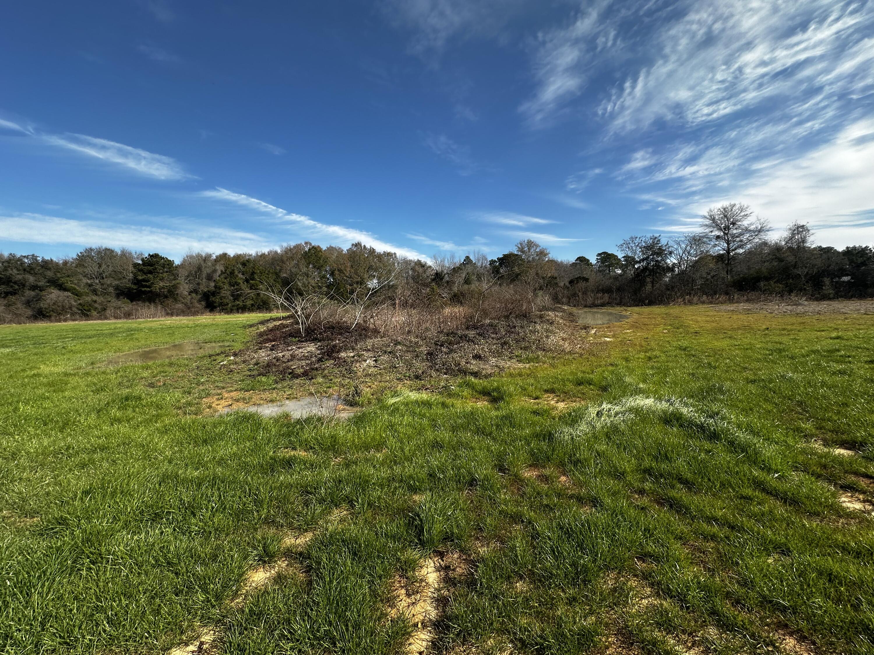 NO RECORDED SUBDIVISION - Land