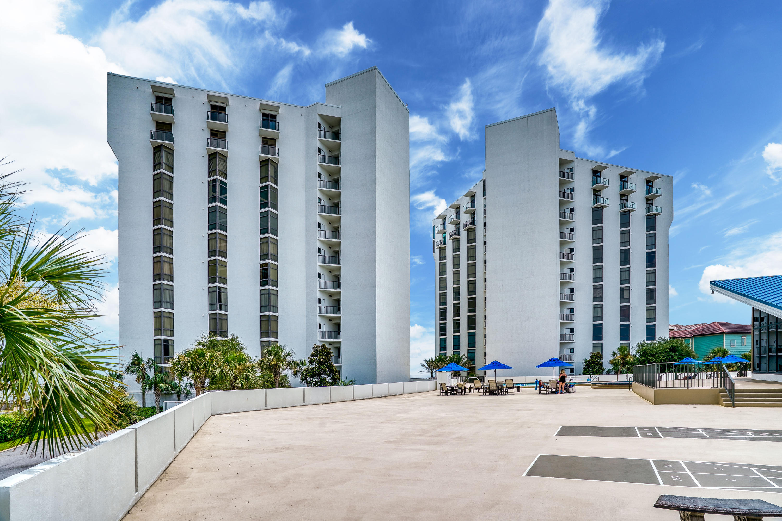 REGENCY TOWERS - Residential