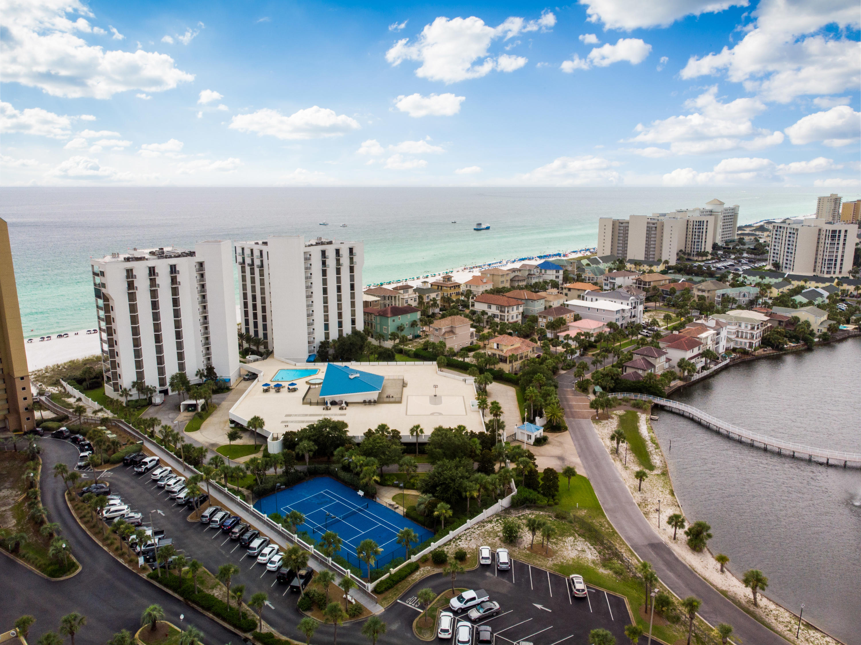 REGENCY TOWERS - Residential