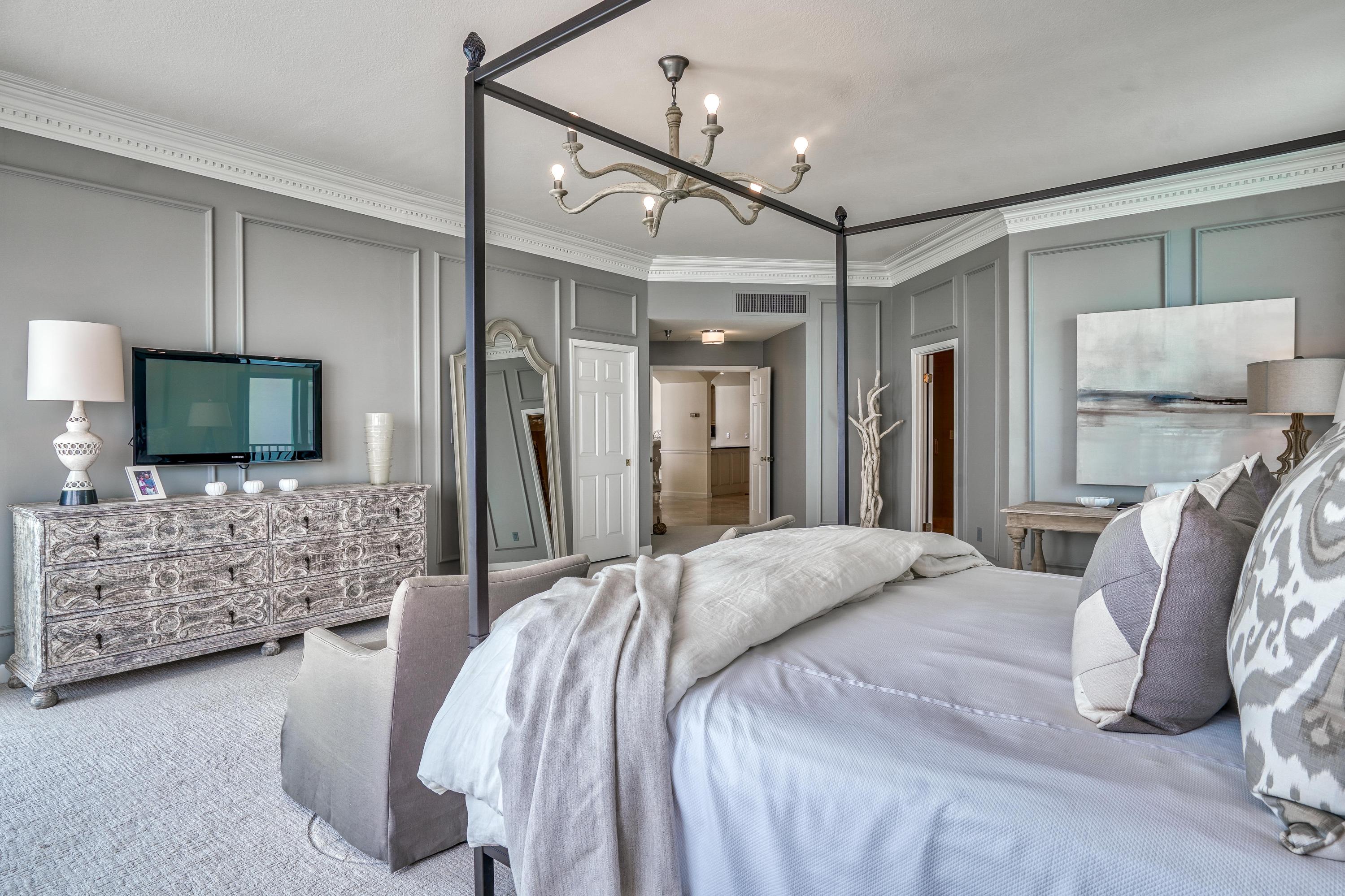 REGENCY TOWERS - Residential