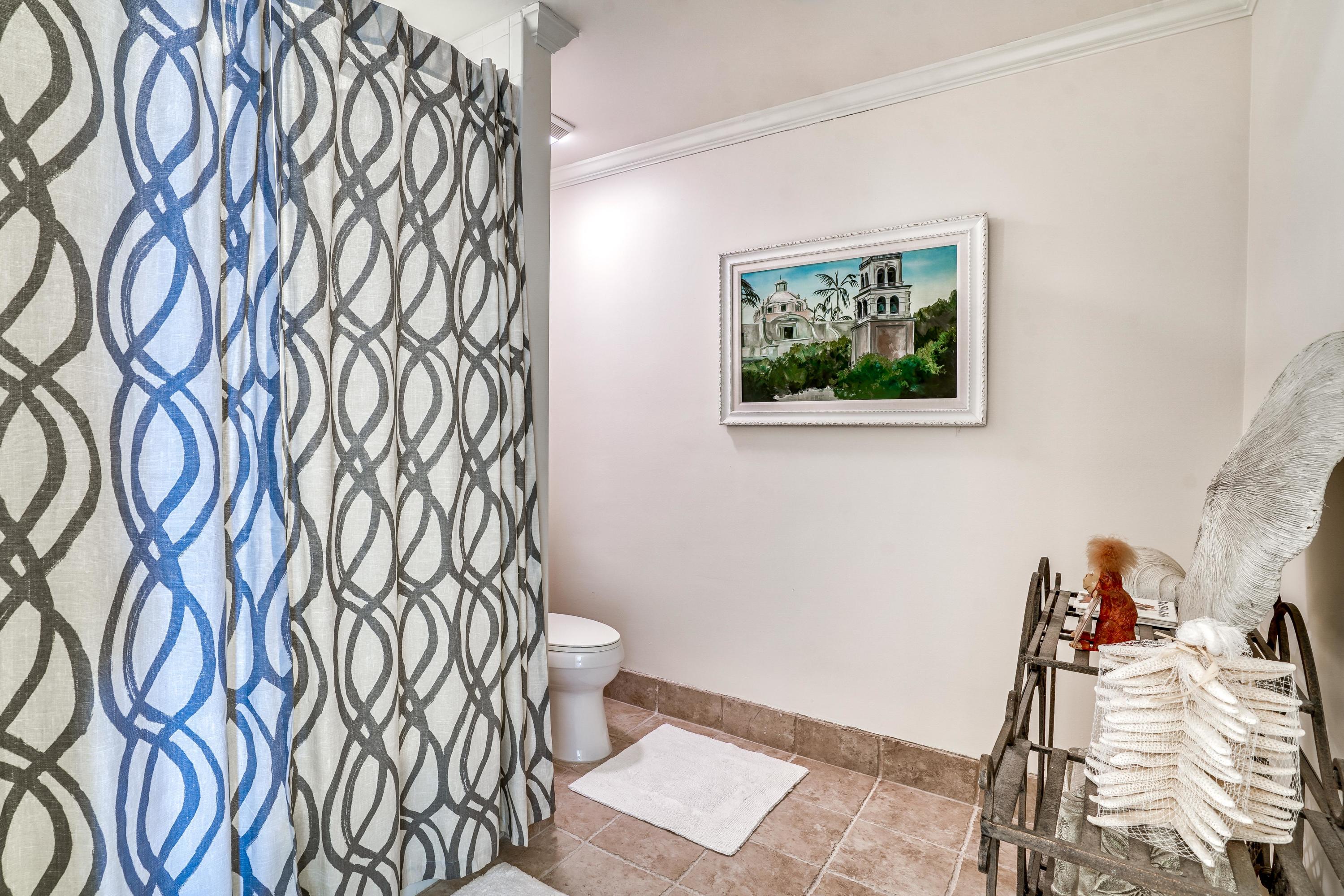 REGENCY TOWERS - Residential