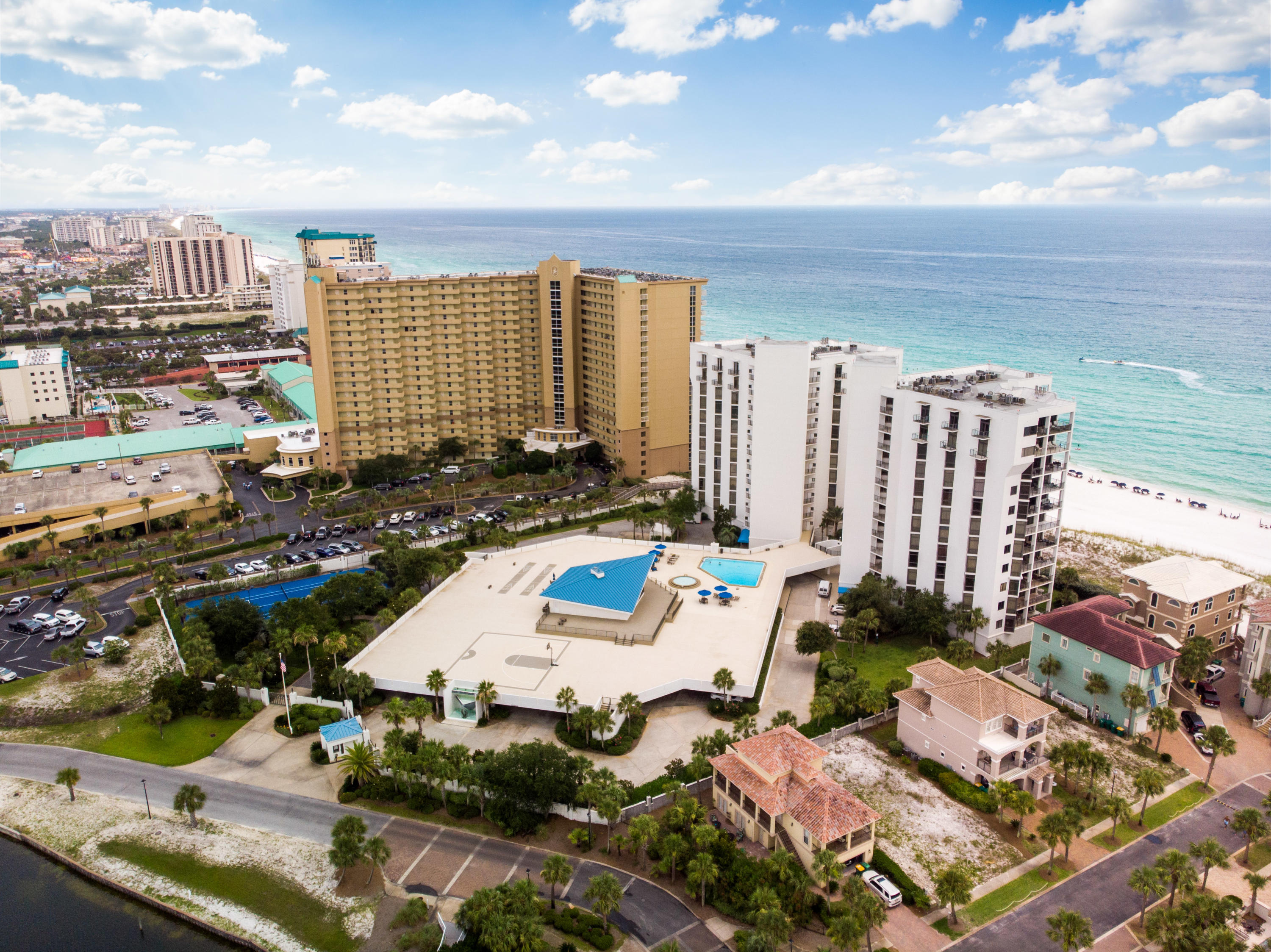 REGENCY TOWERS - Residential