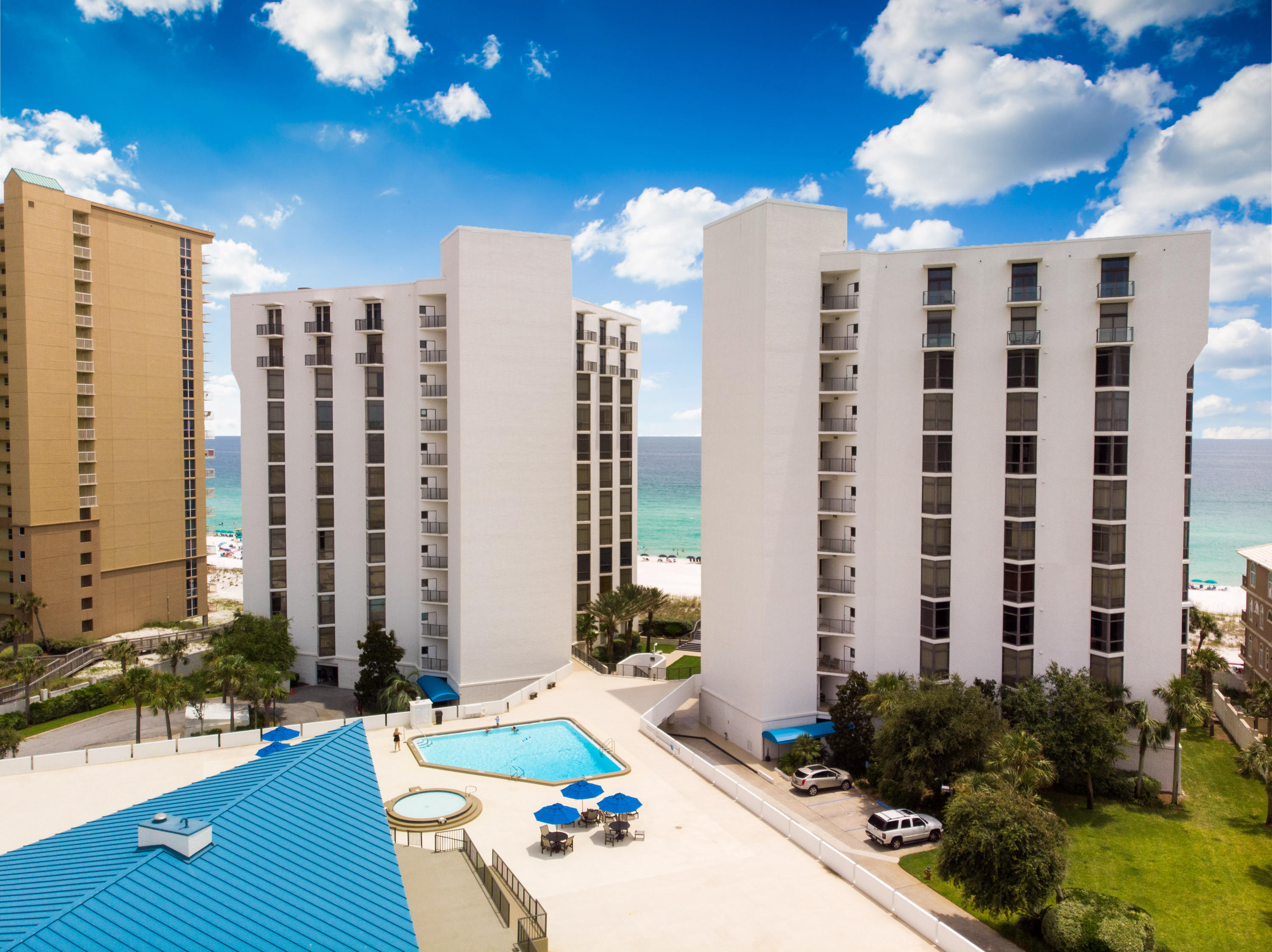 REGENCY TOWERS - Residential