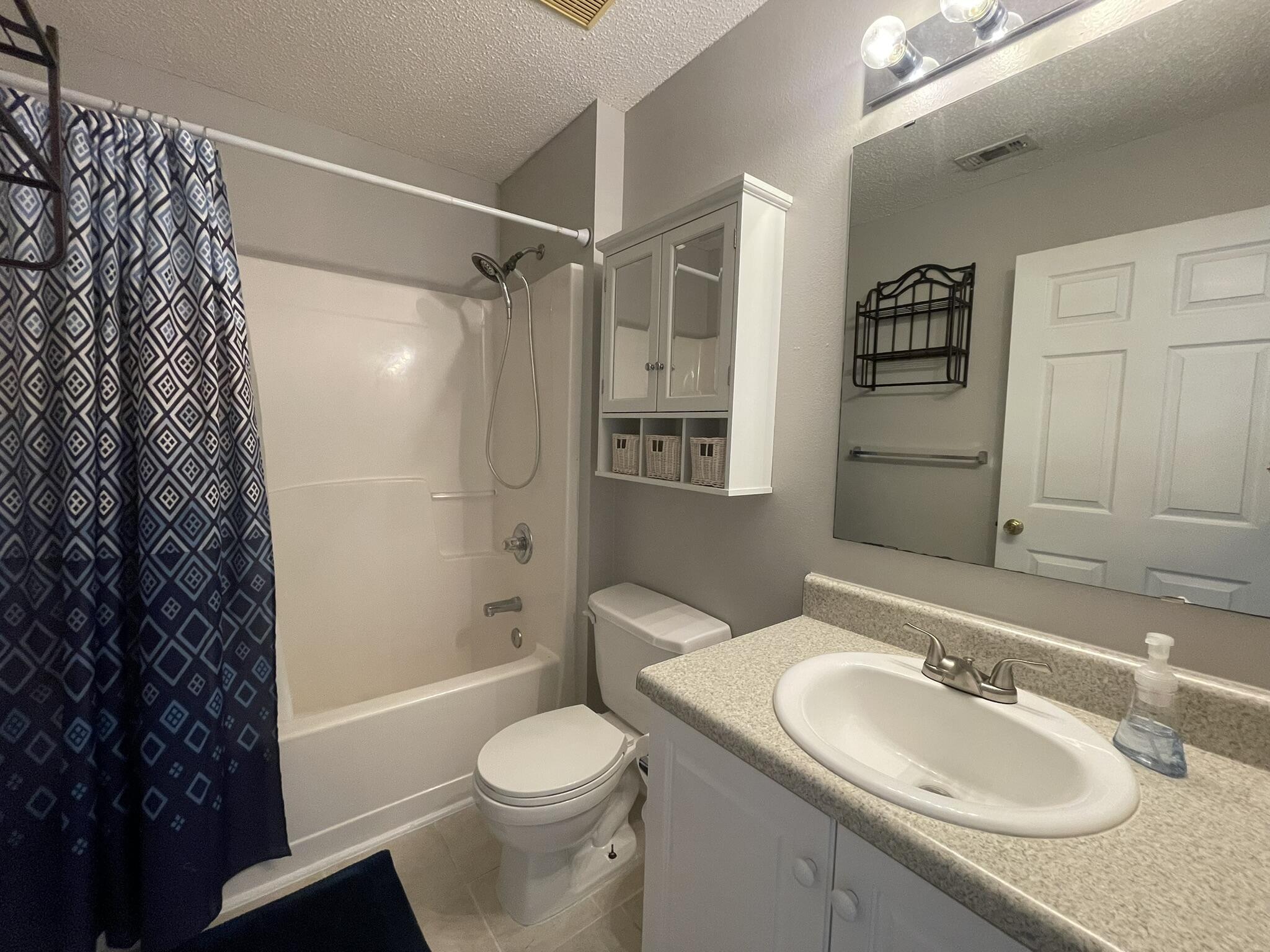 COUNTRYVIEW ESTATES 8TH ADDN - Residential Lease