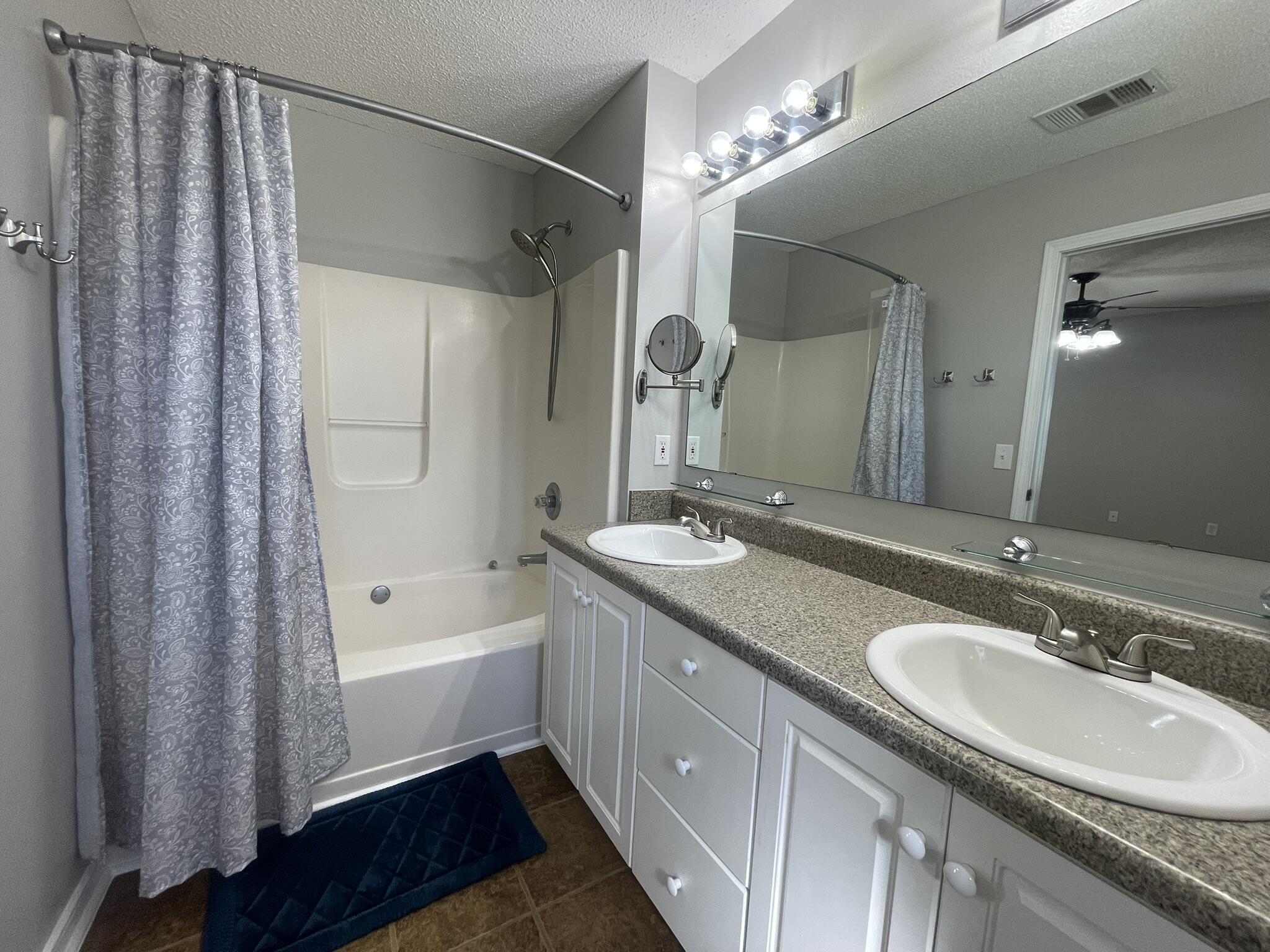COUNTRYVIEW ESTATES 8TH ADDN - Residential Lease