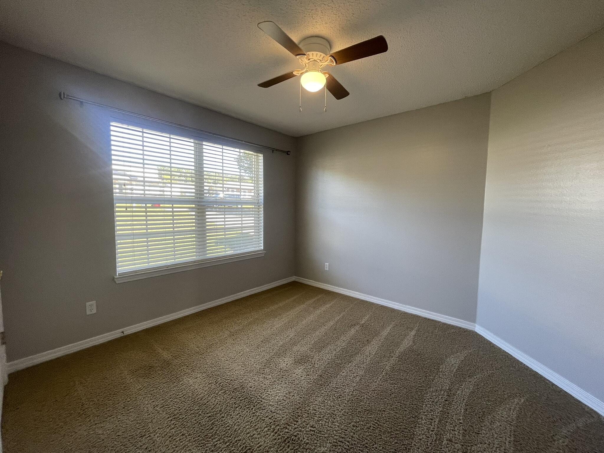 COUNTRYVIEW ESTATES 8TH ADDN - Residential Lease