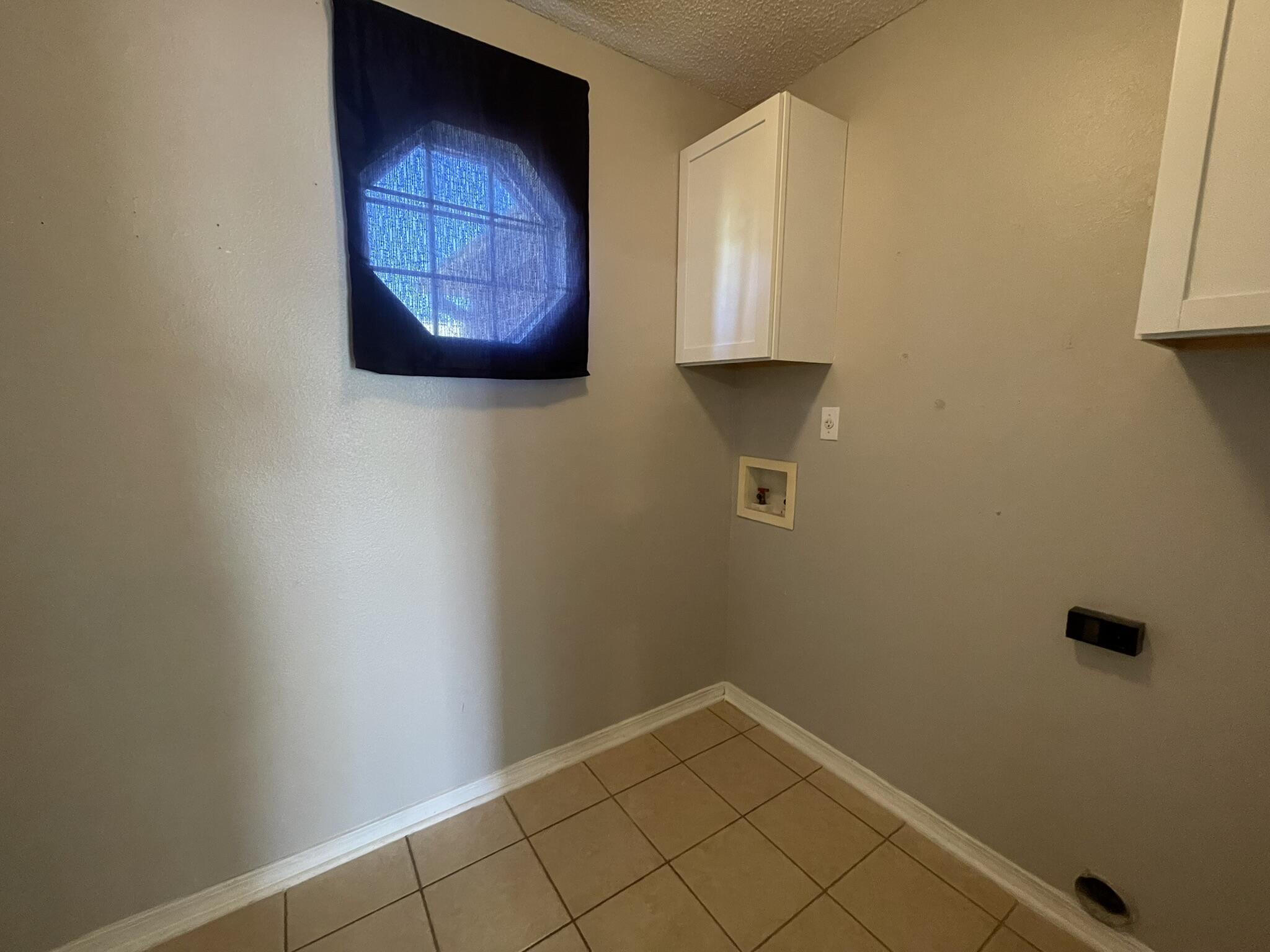 COUNTRYVIEW ESTATES 8TH ADDN - Residential Lease