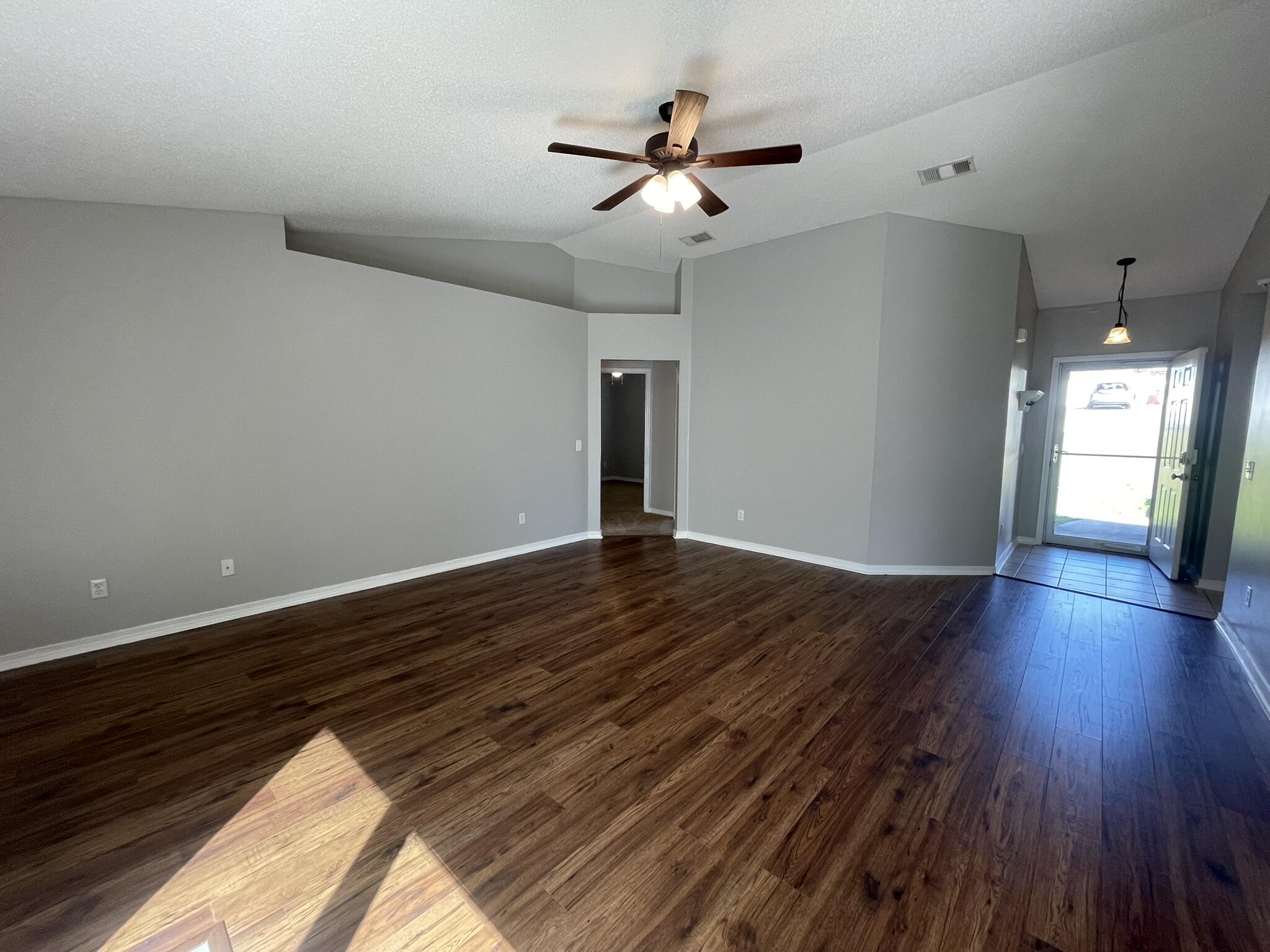 COUNTRYVIEW ESTATES 8TH ADDN - Residential Lease
