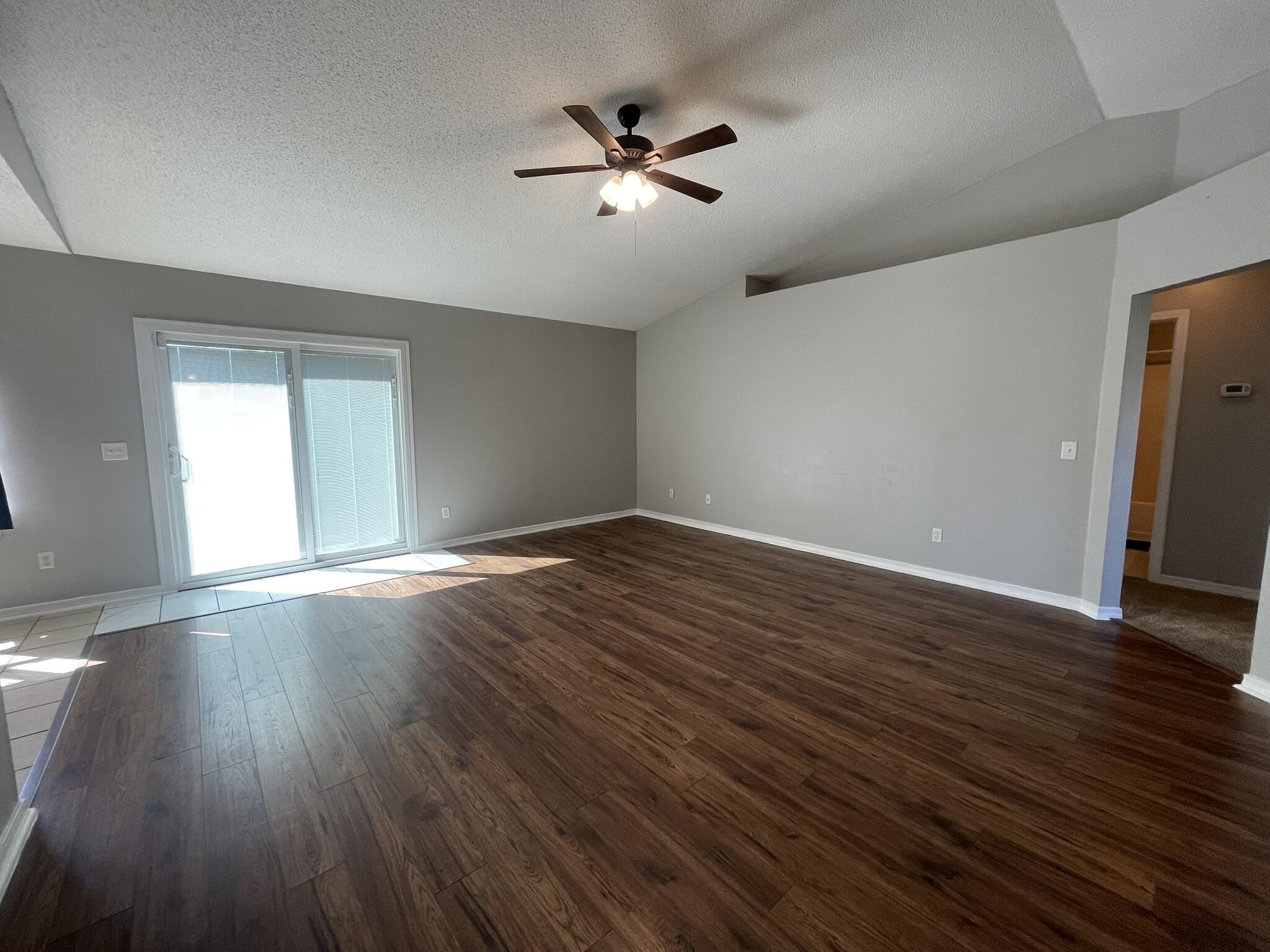 COUNTRYVIEW ESTATES 8TH ADDN - Residential Lease