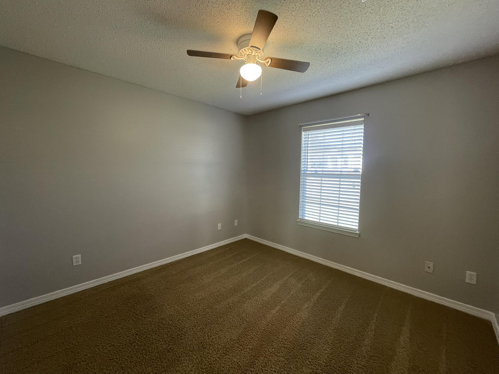 COUNTRYVIEW ESTATES 8TH ADDN - Residential Lease