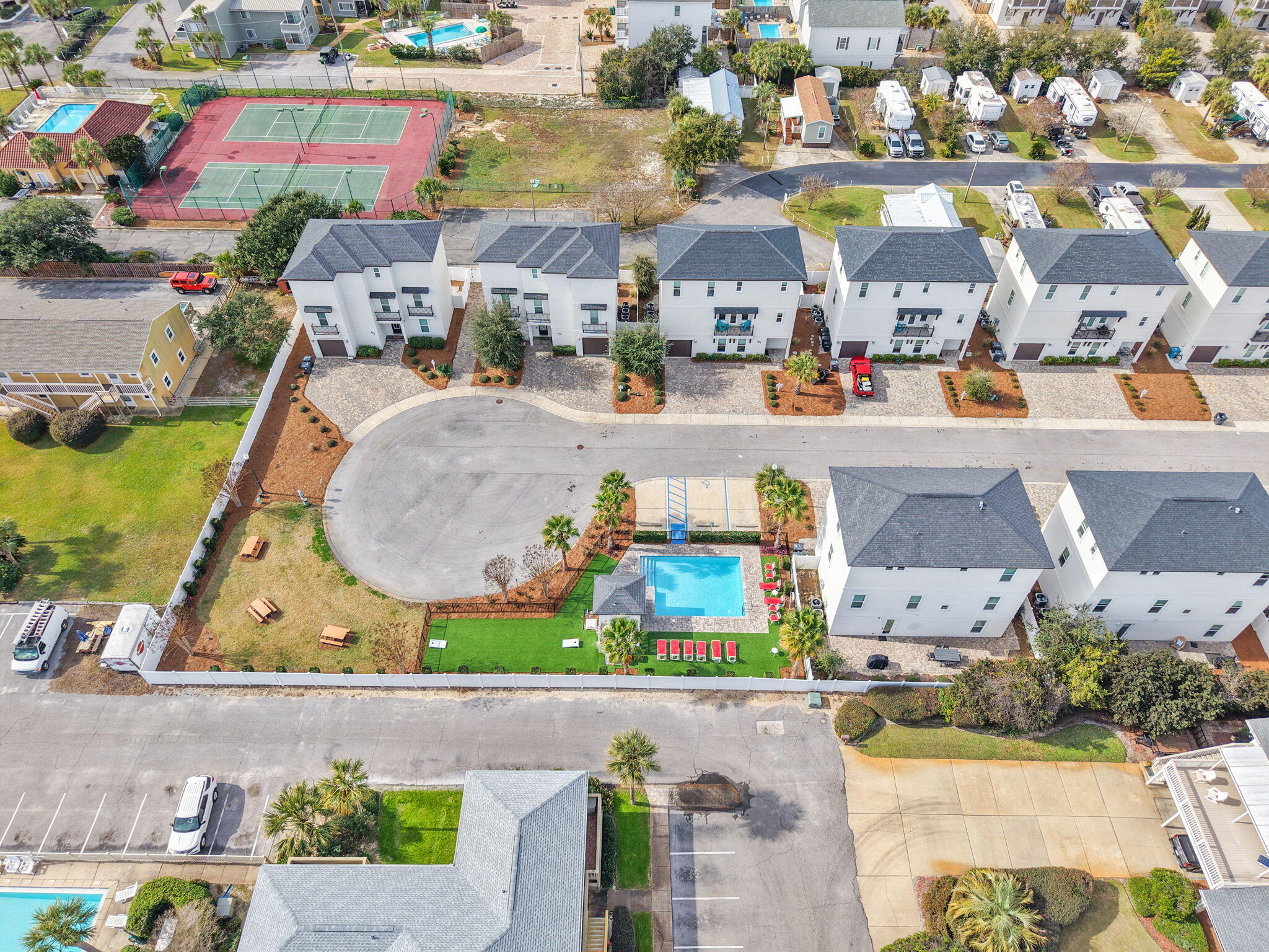 Hidden Palms - Residential