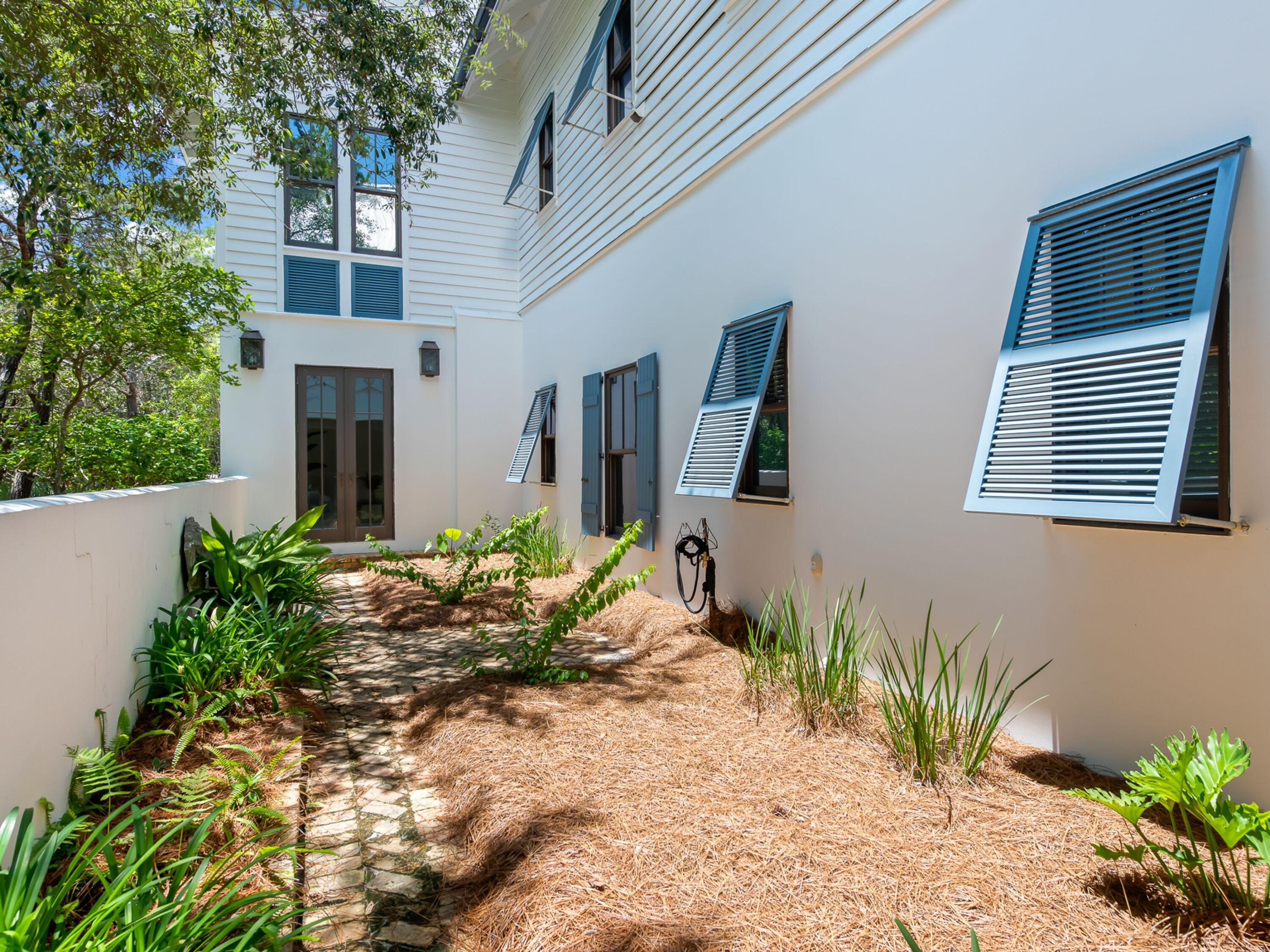 RETREAT THE - Residential