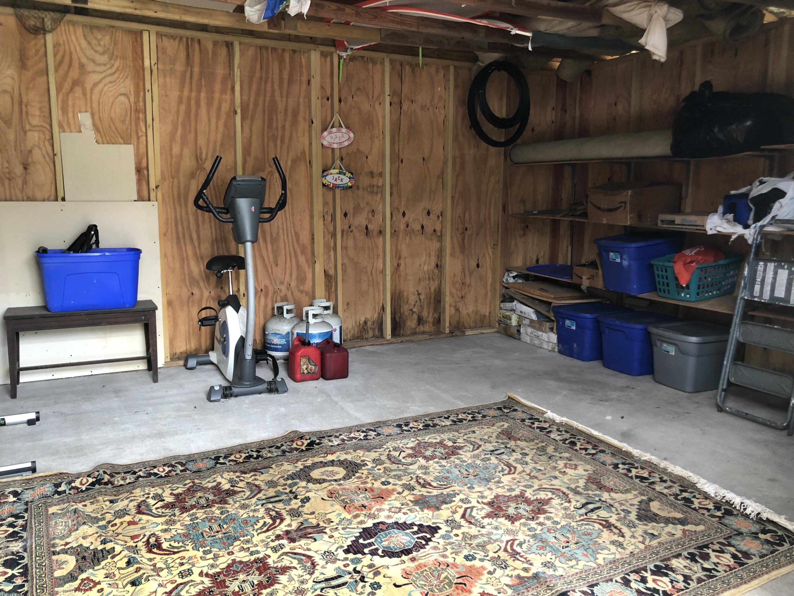 ELLIOTTS POINT - Residential