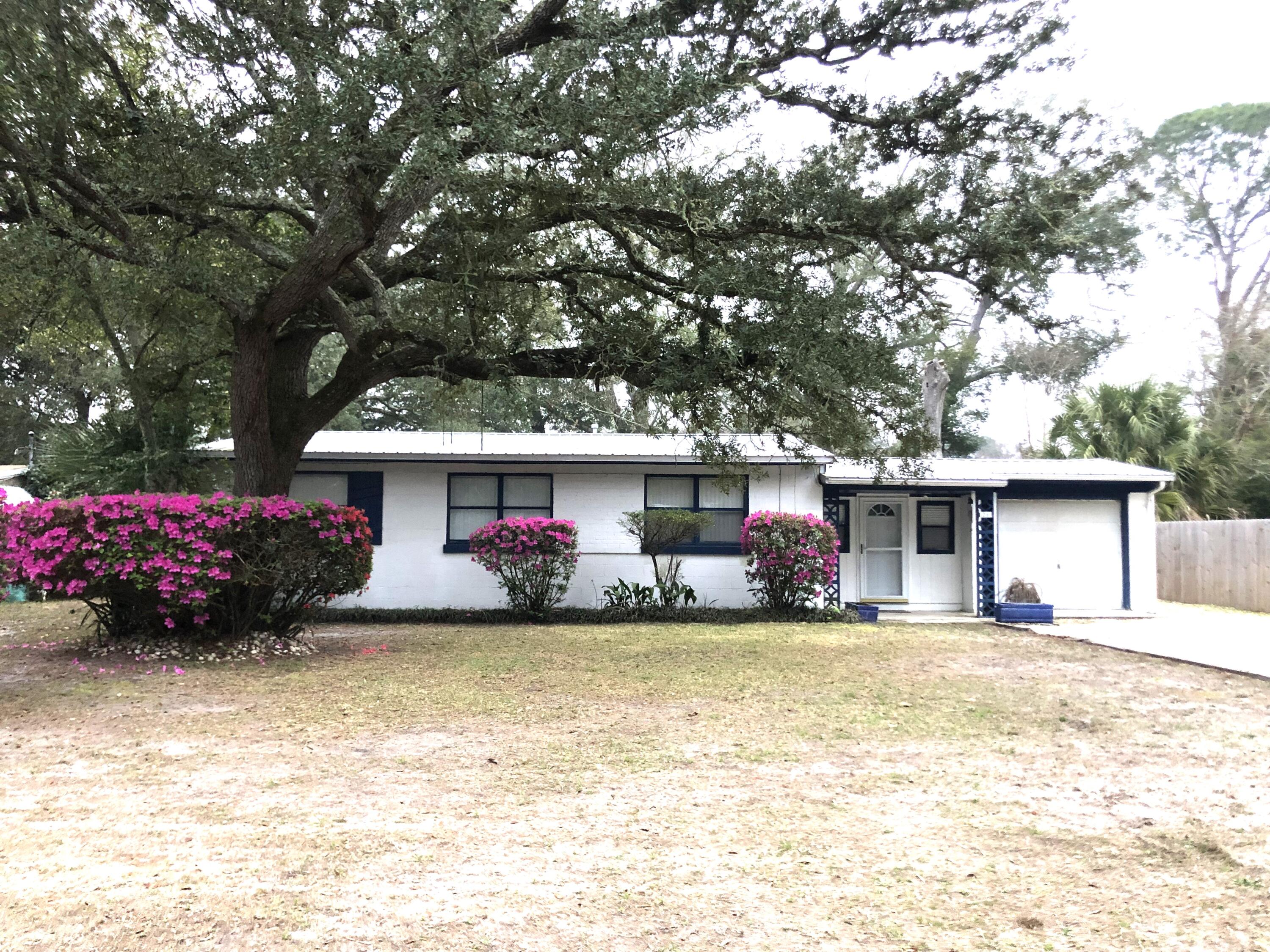 ELLIOTTS POINT - Residential