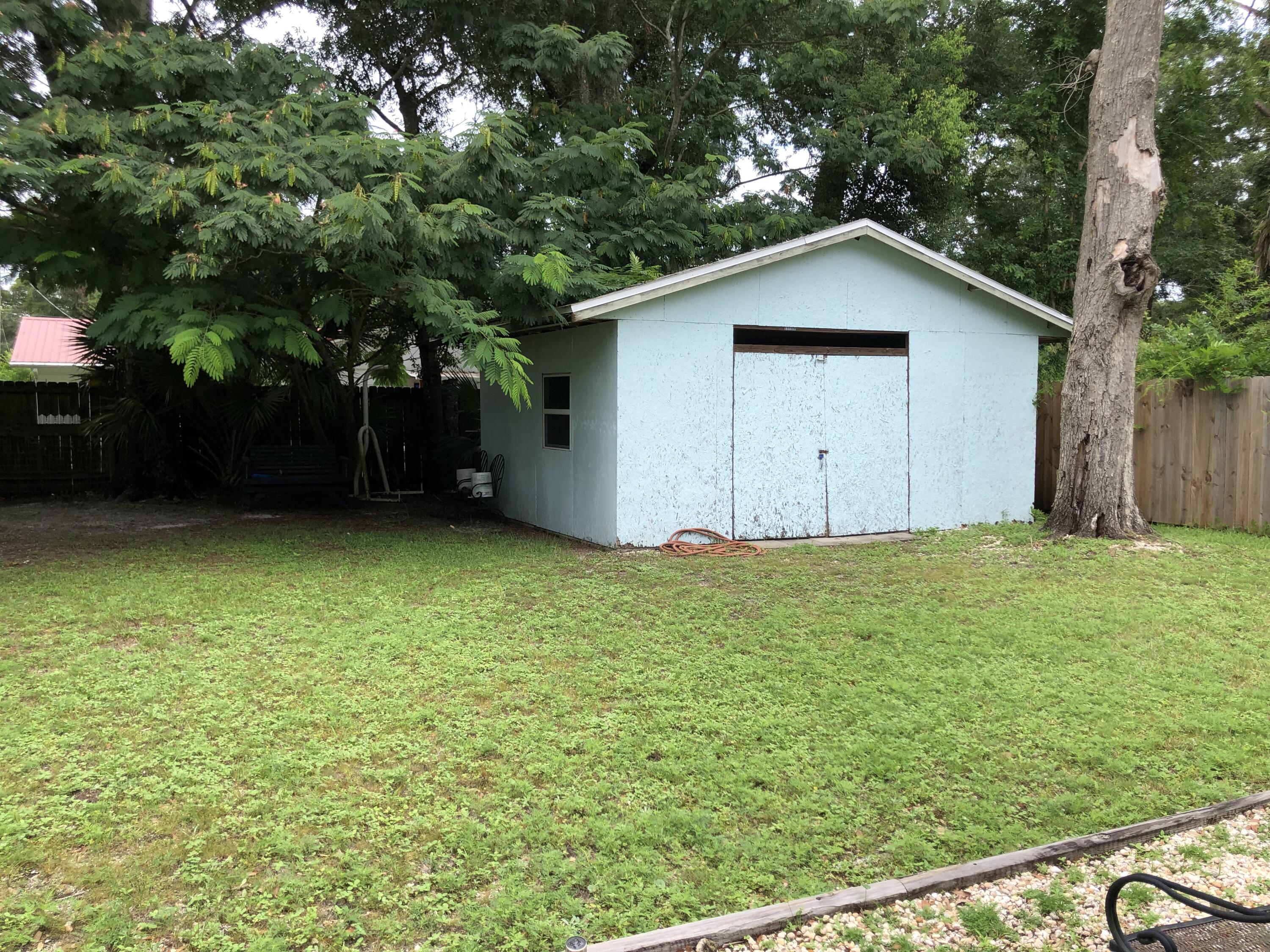 ELLIOTTS POINT - Residential