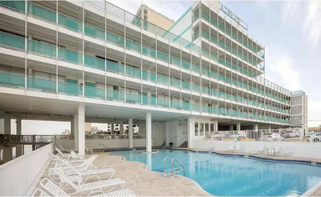 Fontainebleu Terrace - Residential