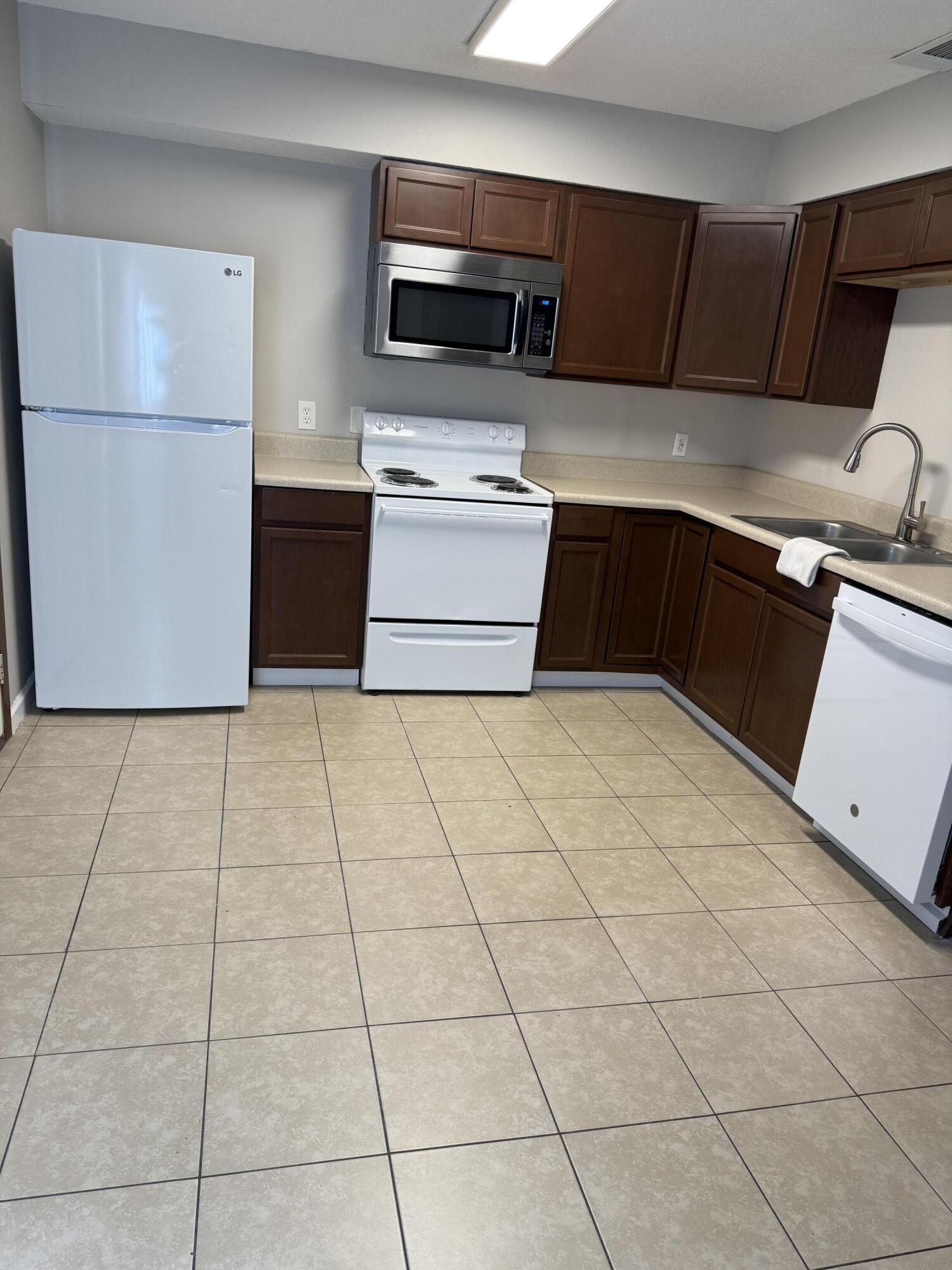 BROWNSVILLE STATION - Residential Lease