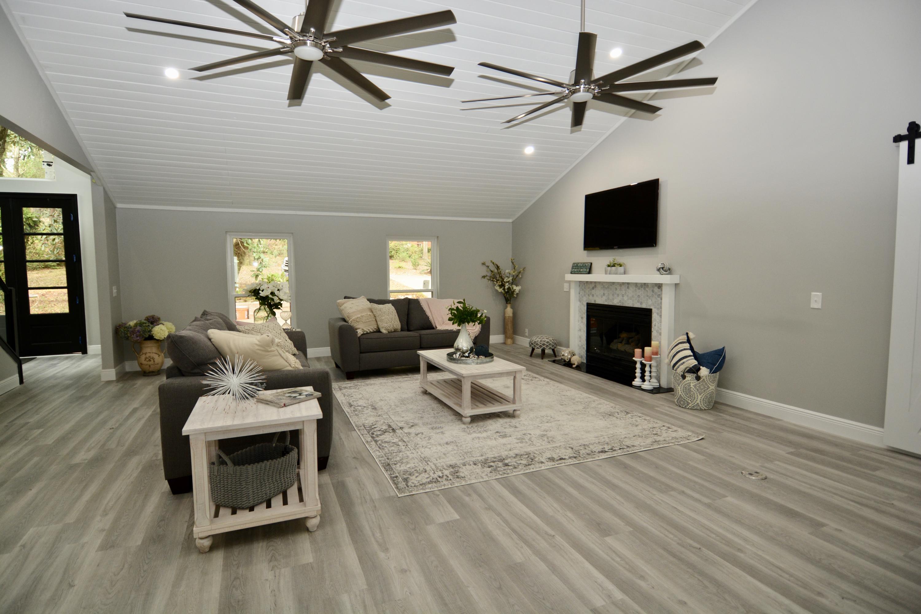 ROCKY BAYOU COUNTRY CLUB ESTATES 7 - Residential