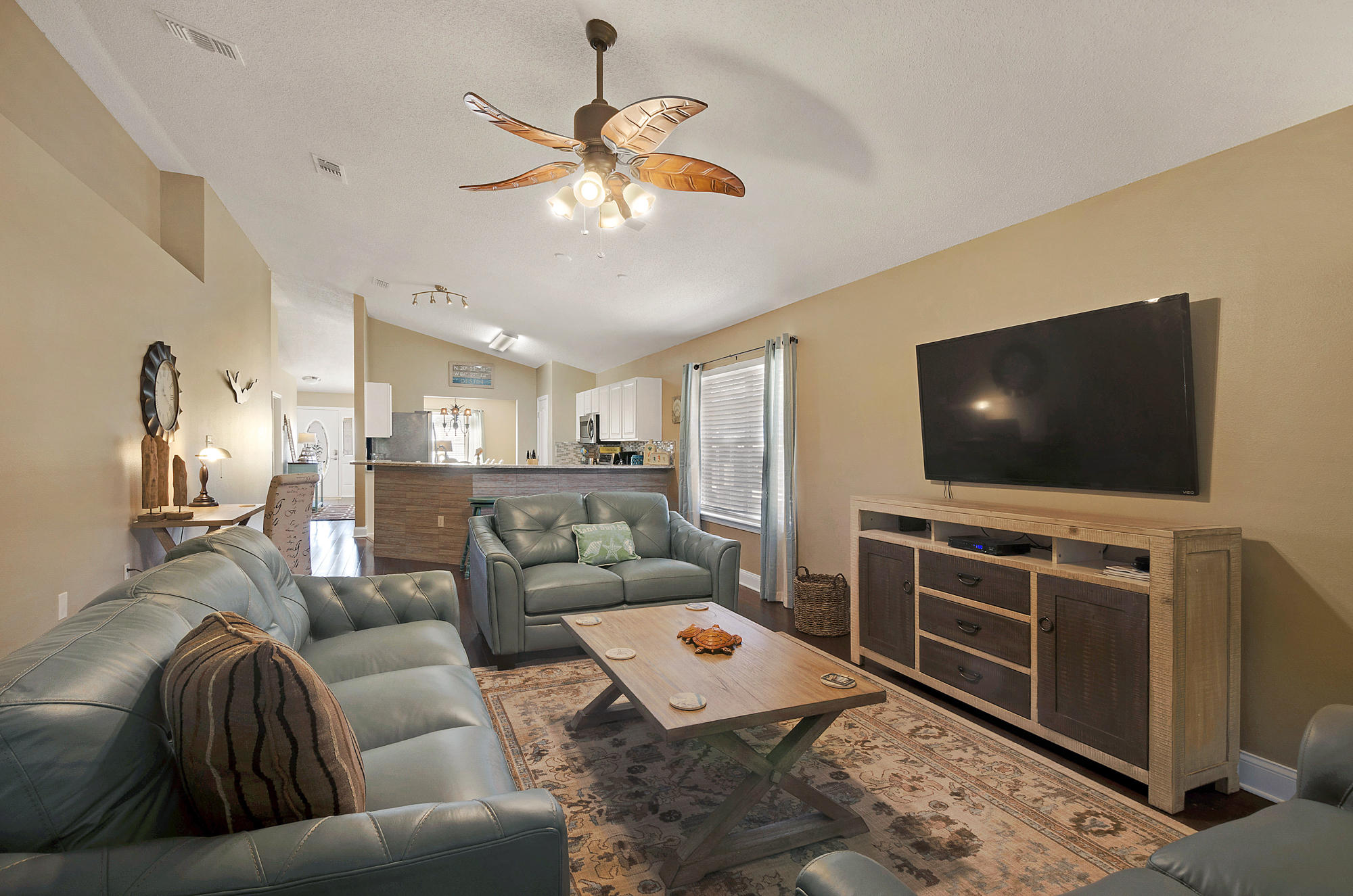 PARADISE RETREAT - Residential