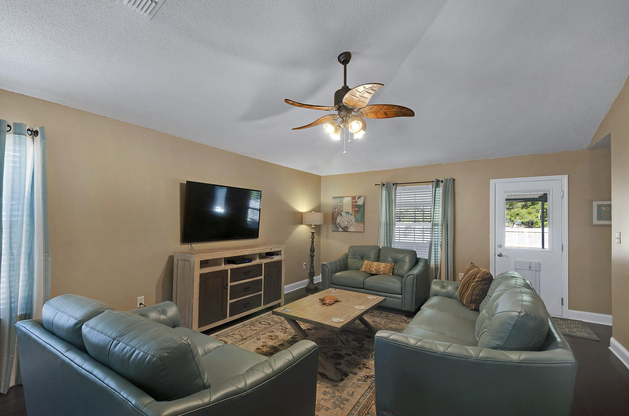 PARADISE RETREAT - Residential